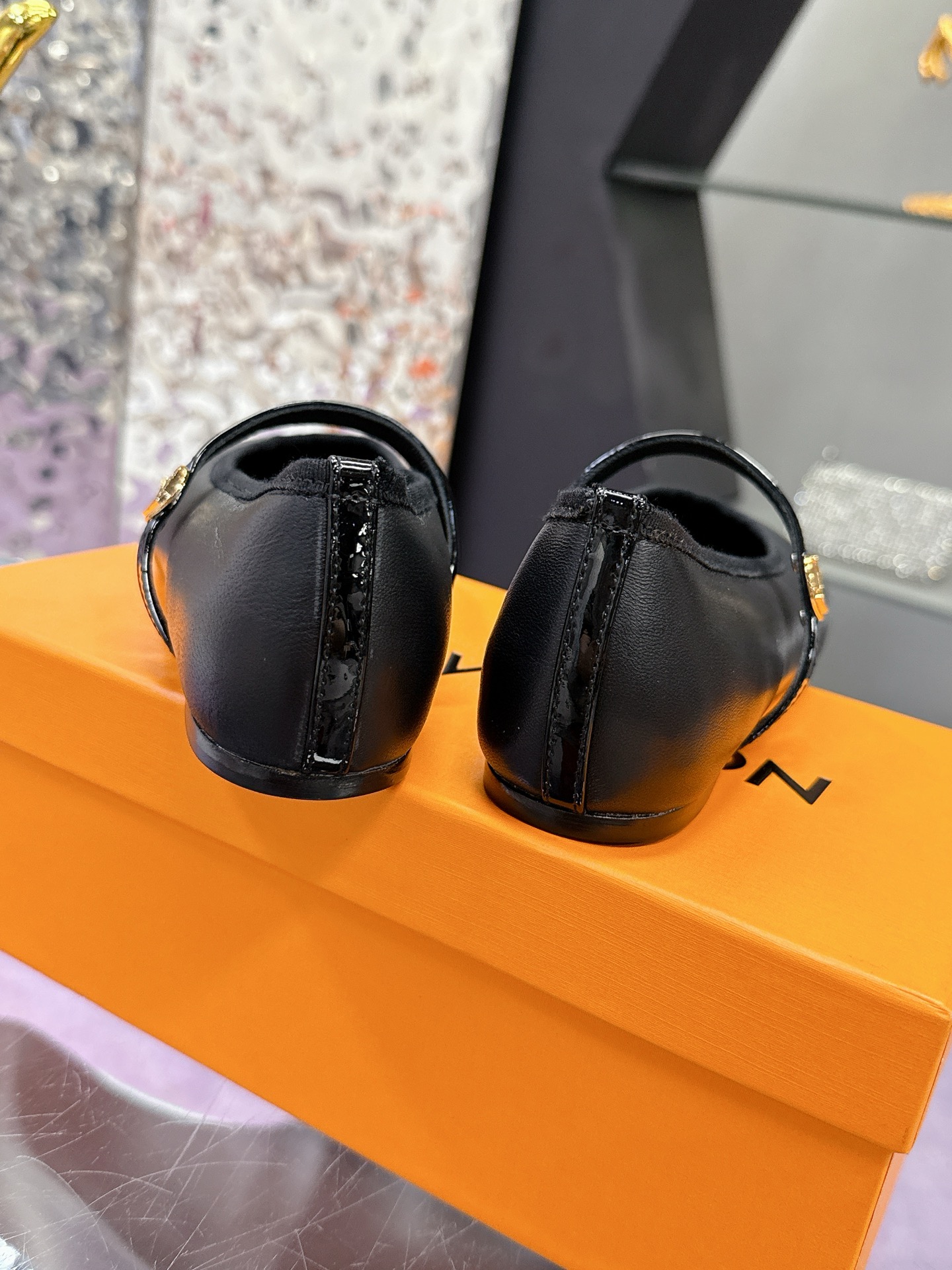 Louis Vuitton Springshar Single Shoe Series: High-end Sheep and Cattle Skin Hand-sewn Shoes with LV Logo Suffix - 图片 9