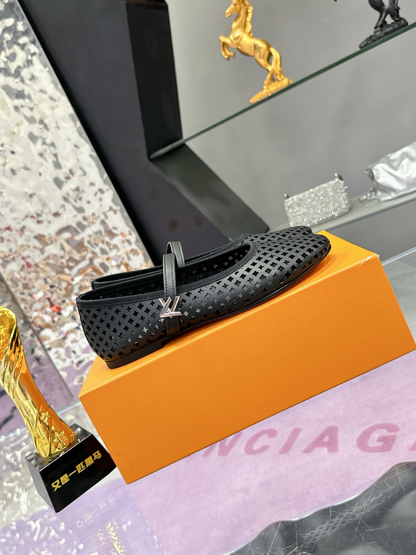 Luxury Louis Vuitton Sheepskin Shoes with Hand-Sewn Details: High-End Singles for Spring and Summer Shows - 图片 2