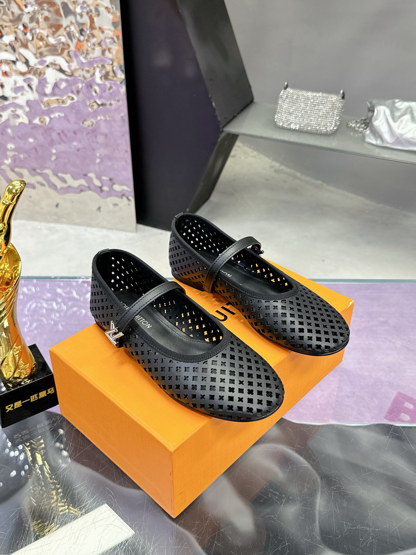 Luxury Louis Vuitton Sheepskin Shoes with Hand-Sewn Details: High-End Singles for Spring and Summer Shows - 图片 1