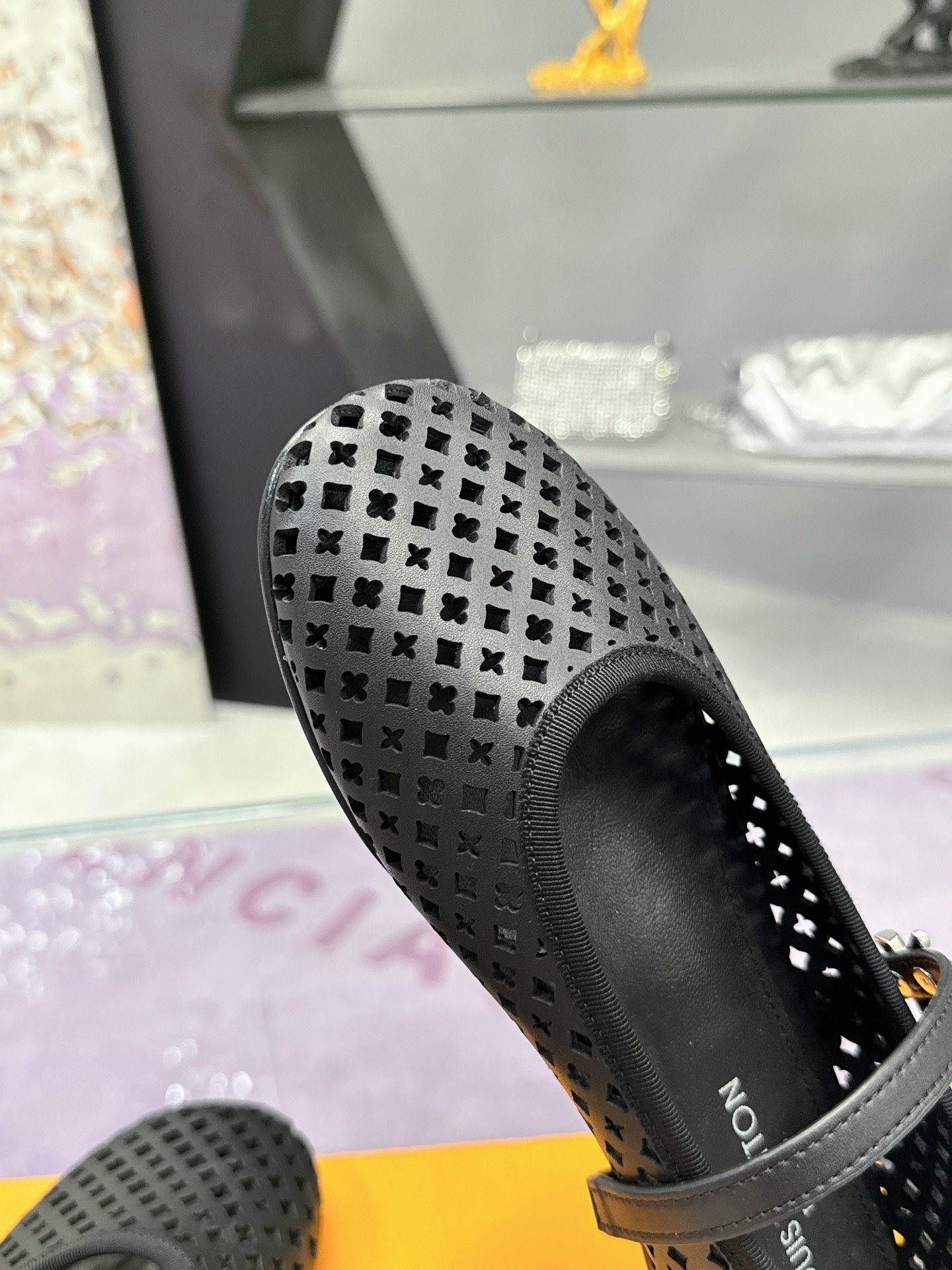 Luxury Louis Vuitton Sheepskin Shoes with Hand-Sewn Details: High-End Singles for Spring and Summer Shows - 图片 6