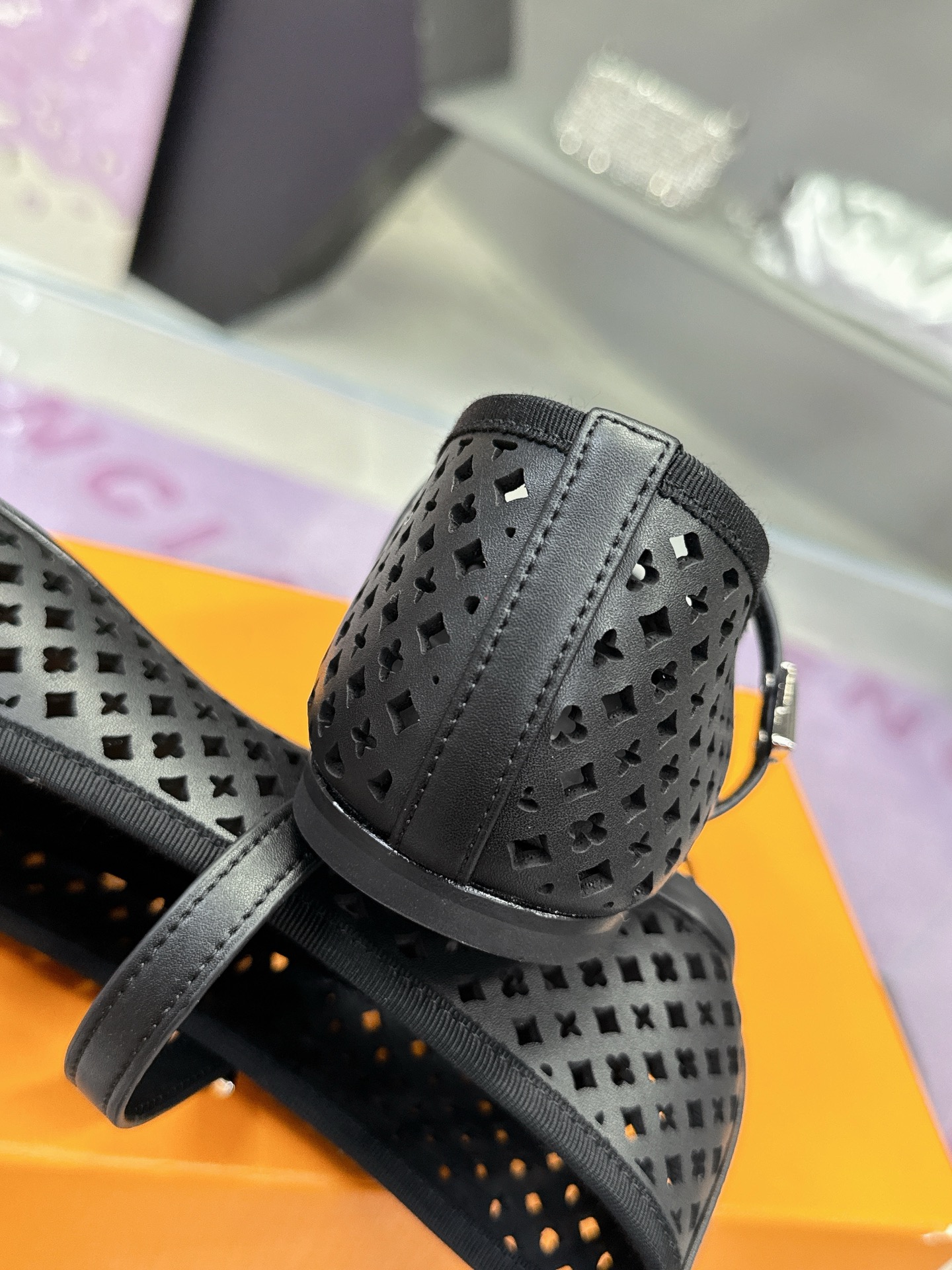 Luxury Louis Vuitton Sheepskin Shoes with Hand-Sewn Details: High-End Singles for Spring and Summer Shows - 图片 8