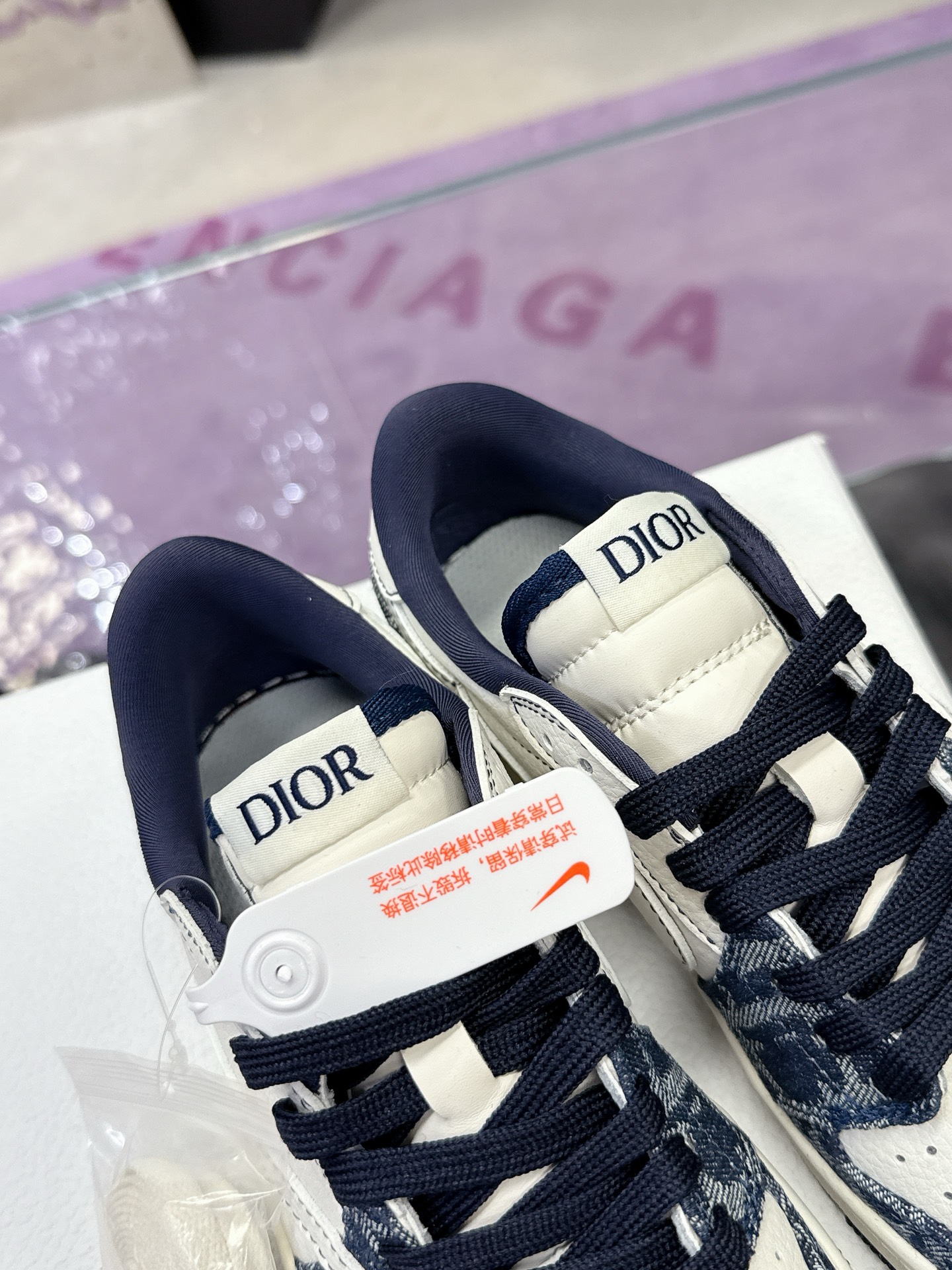 Precio de fábrica: Dio co-branded Nike Nike serie 2025 nuevos colores Pequeño libro rojo modelos exp