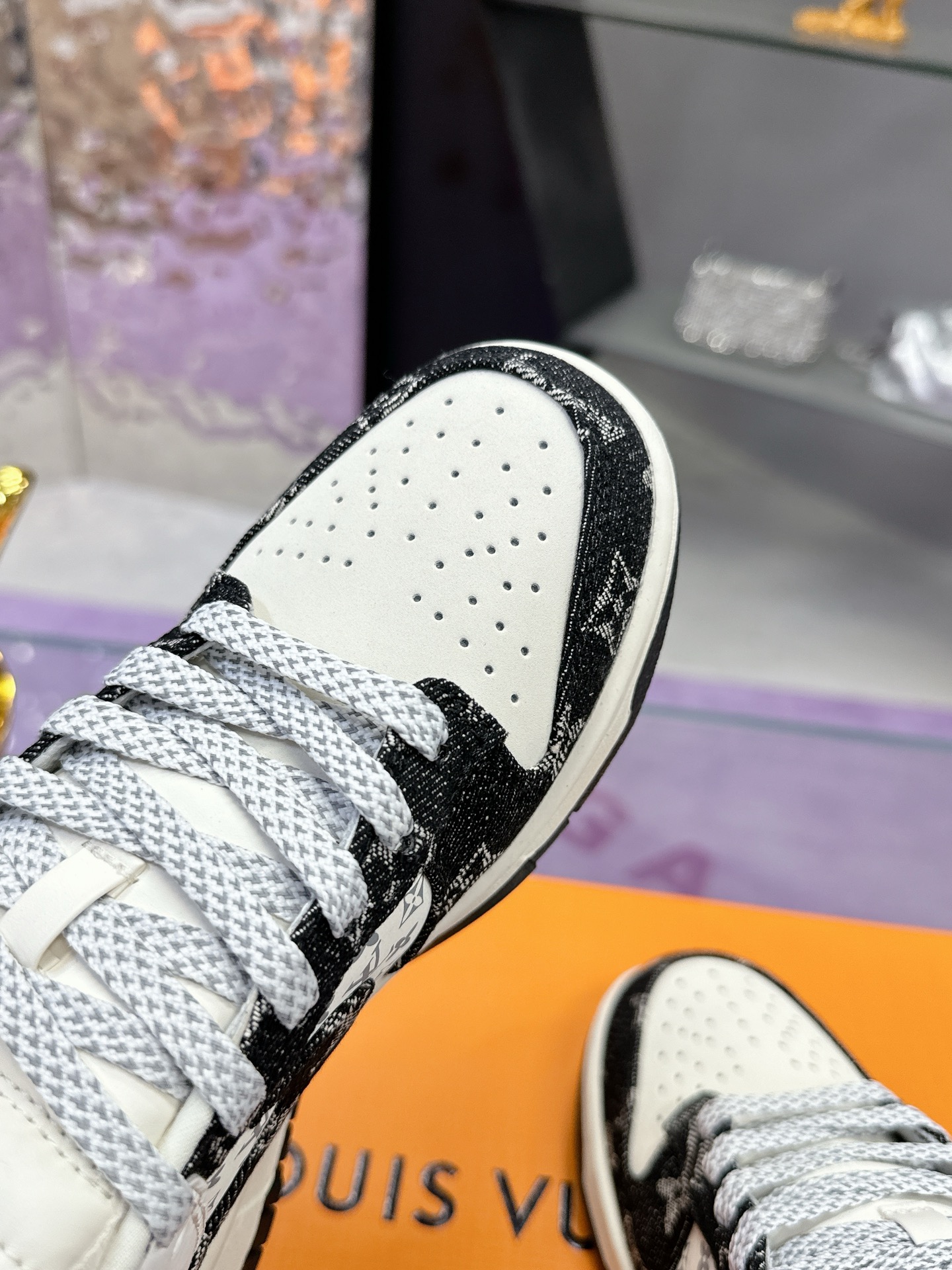 Precio de fábrica: (caja de aviones) Lv co-branded Nike Nike serie 2025 nuevos colores pequeño libro