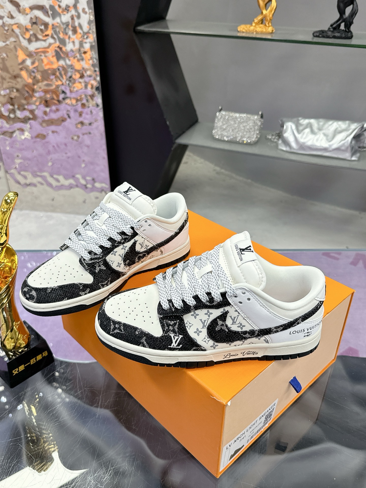Precio de fábrica: (caja de aviones) Lv co-branded Nike Nike serie 2025 nuevos colores pequeño libro