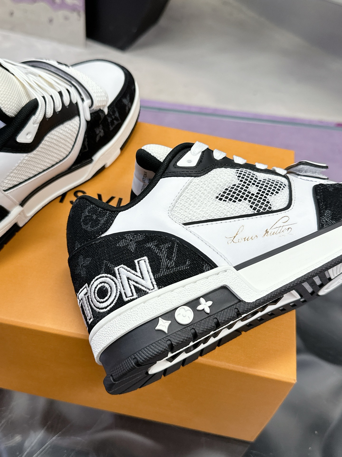 Louis Vuitton LV Trainer スニーカー 魔術貼 カップル向け