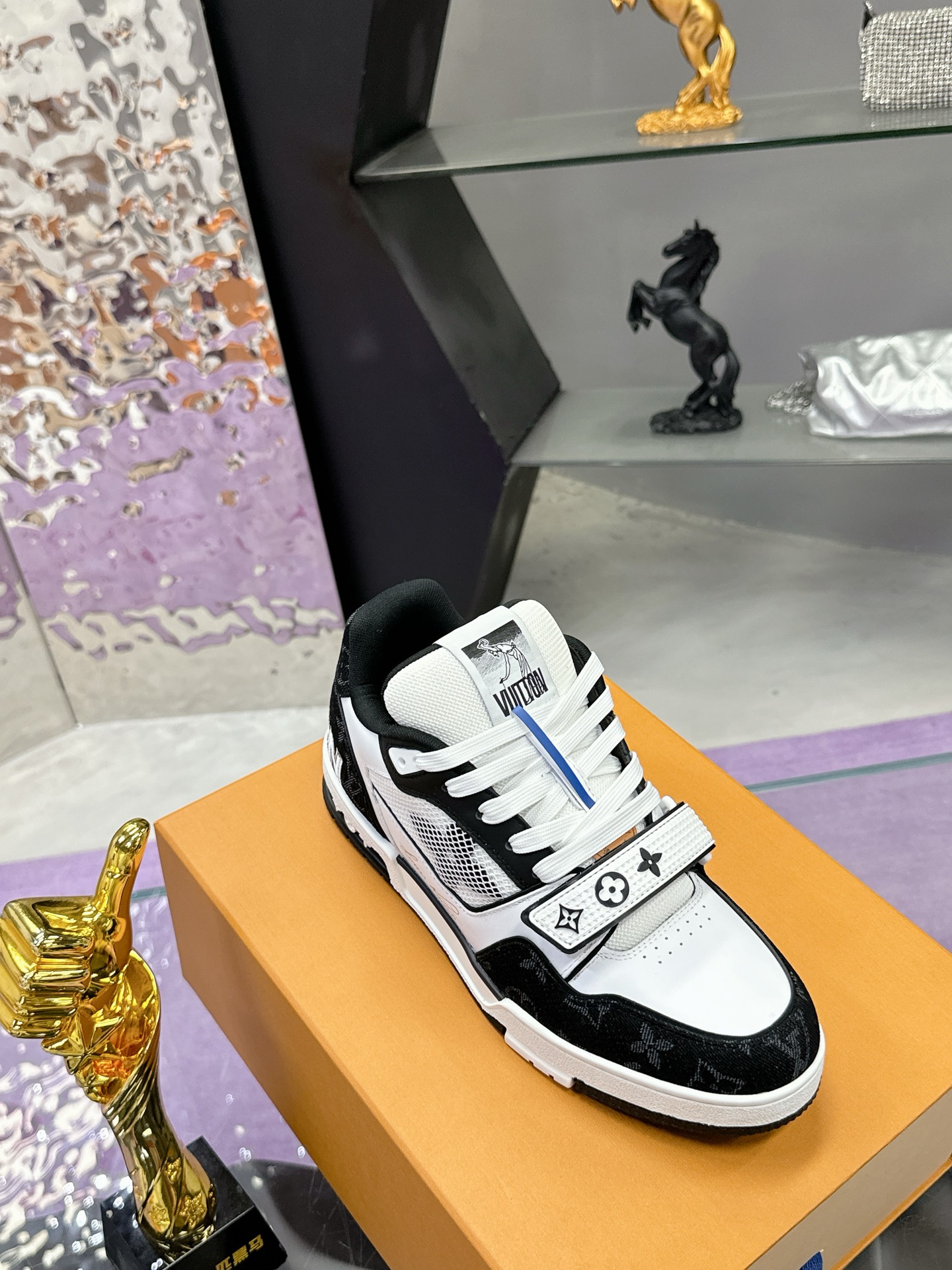 Louis Vuitton LV Trainer スニーカー 魔術貼 カップル向け