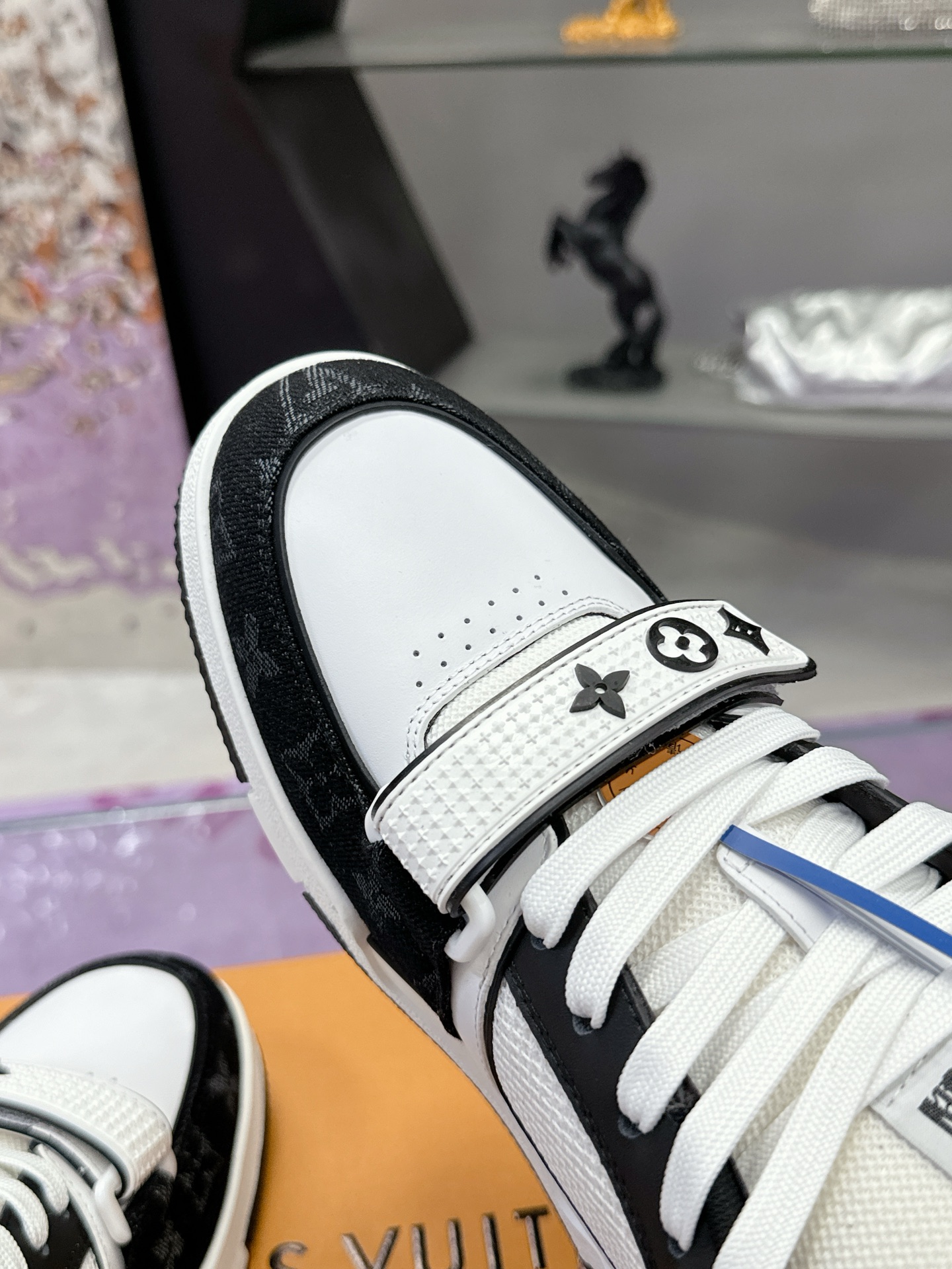 Louis Vuitton LV Trainer スニーカー 魔術貼 カップル向け