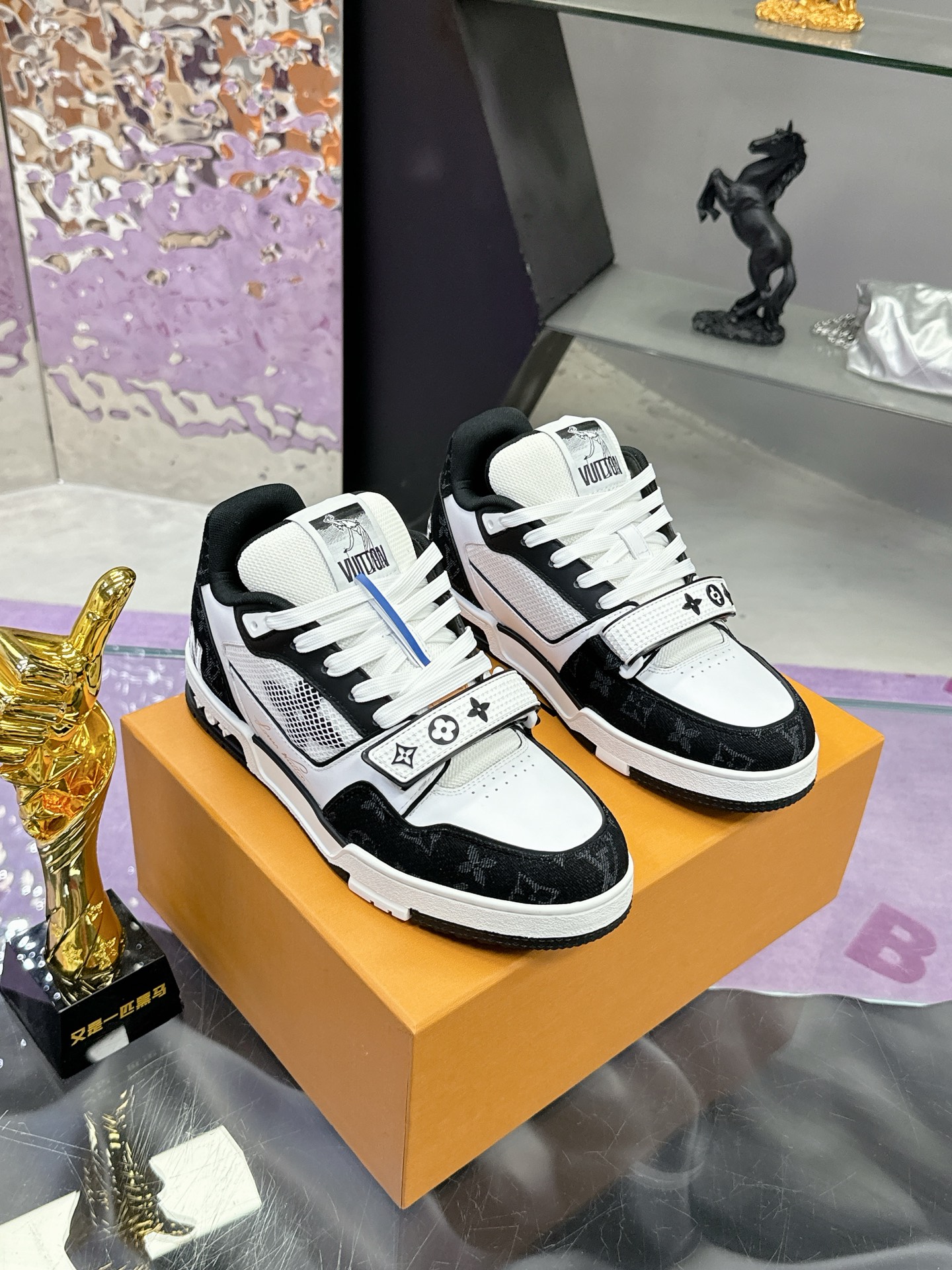 Louis Vuitton LV Trainer スニーカー 魔術貼 カップル向け