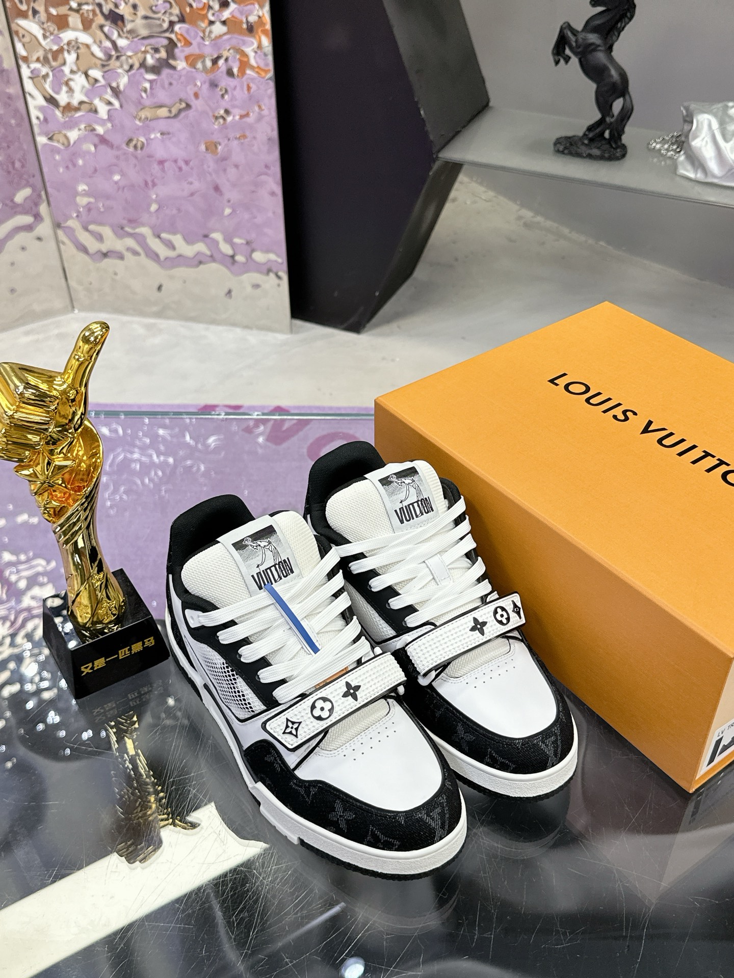 Louis Vuitton LV Trainer スニーカー 魔術貼 カップル向け