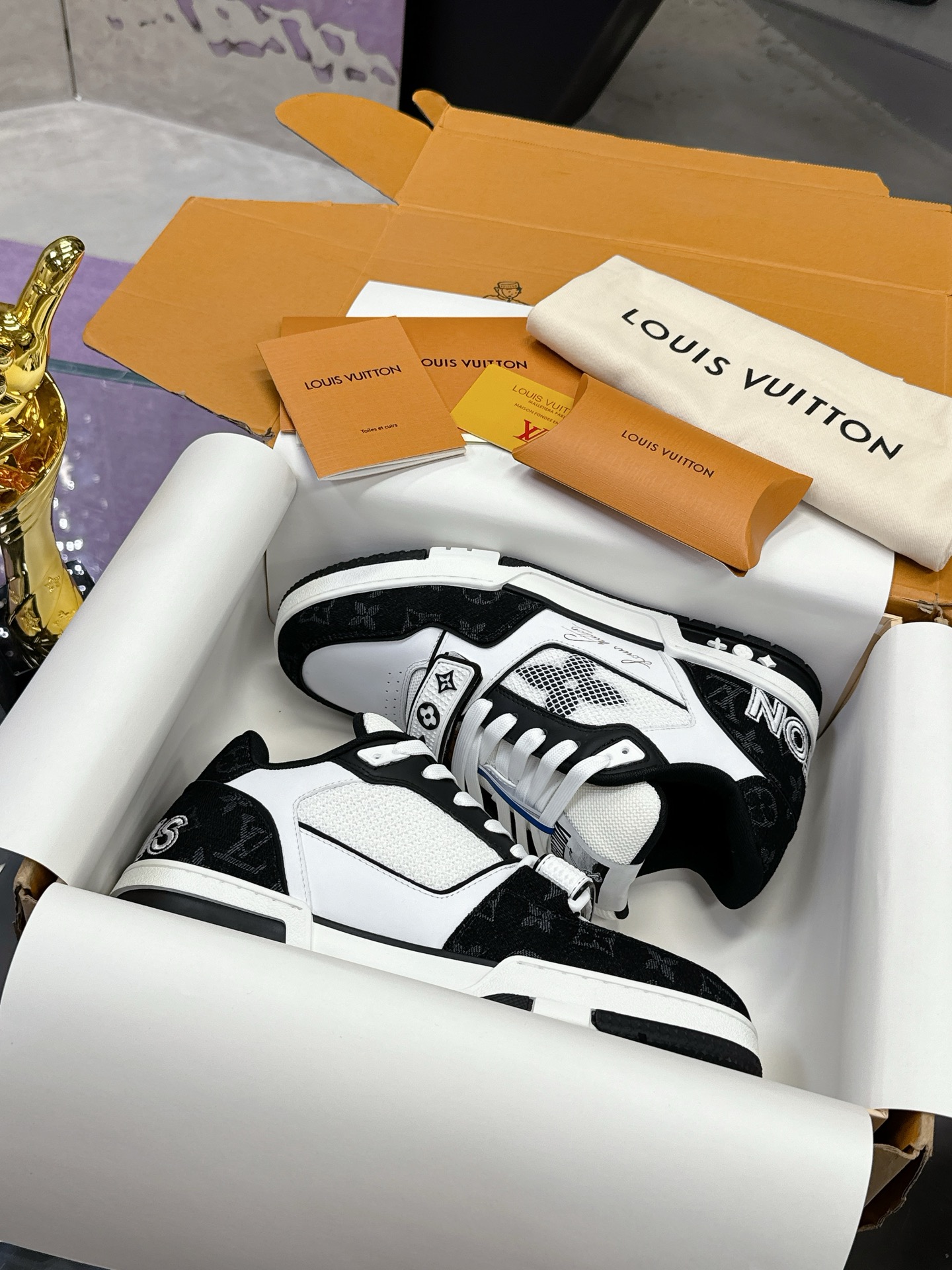 Louis Vuitton LV Trainer スニーカー 魔術貼 カップル向け