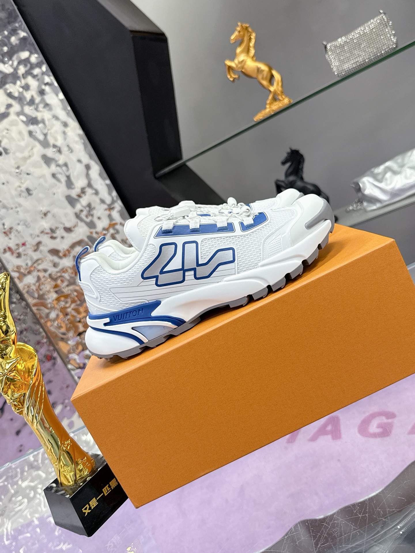 Louis Vuitton Runner Tatic スニーカー - 厚底で快適な履き心地