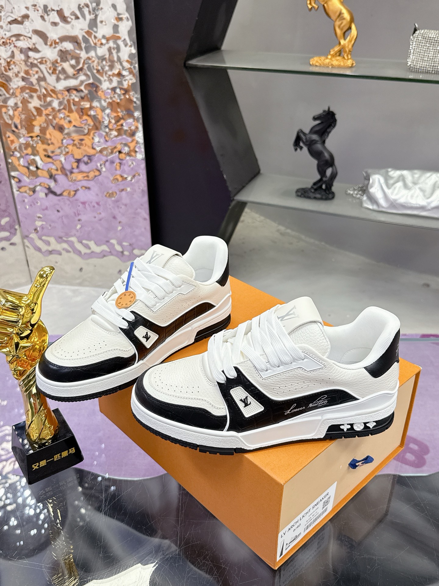 ルイ・ヴィトン LV Trainer Maxi スニーカー - 牛皮革・モノグラム花柄