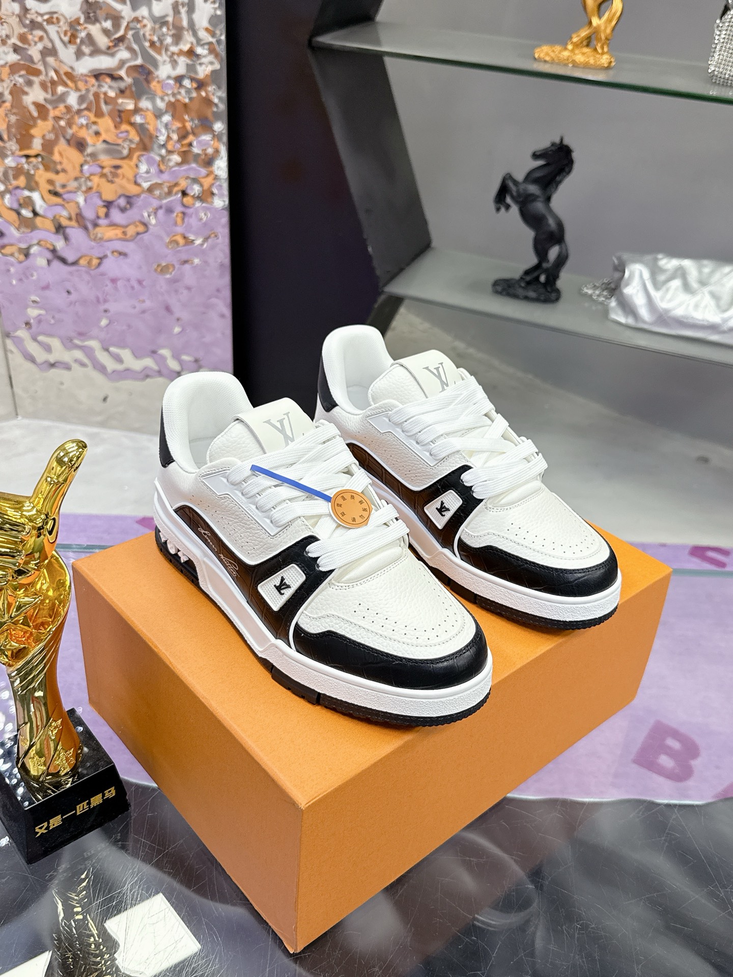 ルイ・ヴィトン LV Trainer Maxi スニーカー - 牛皮革・モノグラム花柄