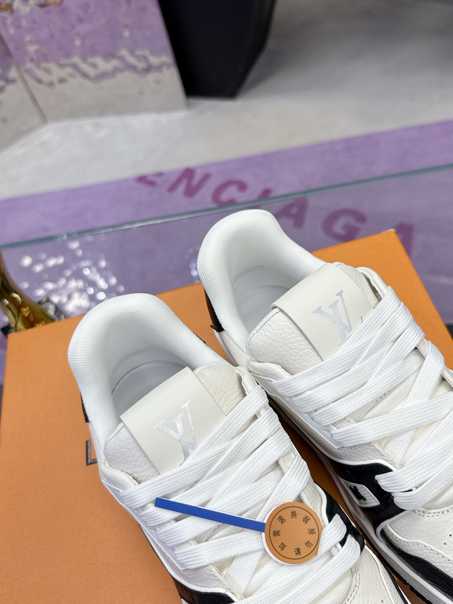 ルイ・ヴィトン LV Trainer Maxi スニーカー - 牛皮革・モノグラム花柄