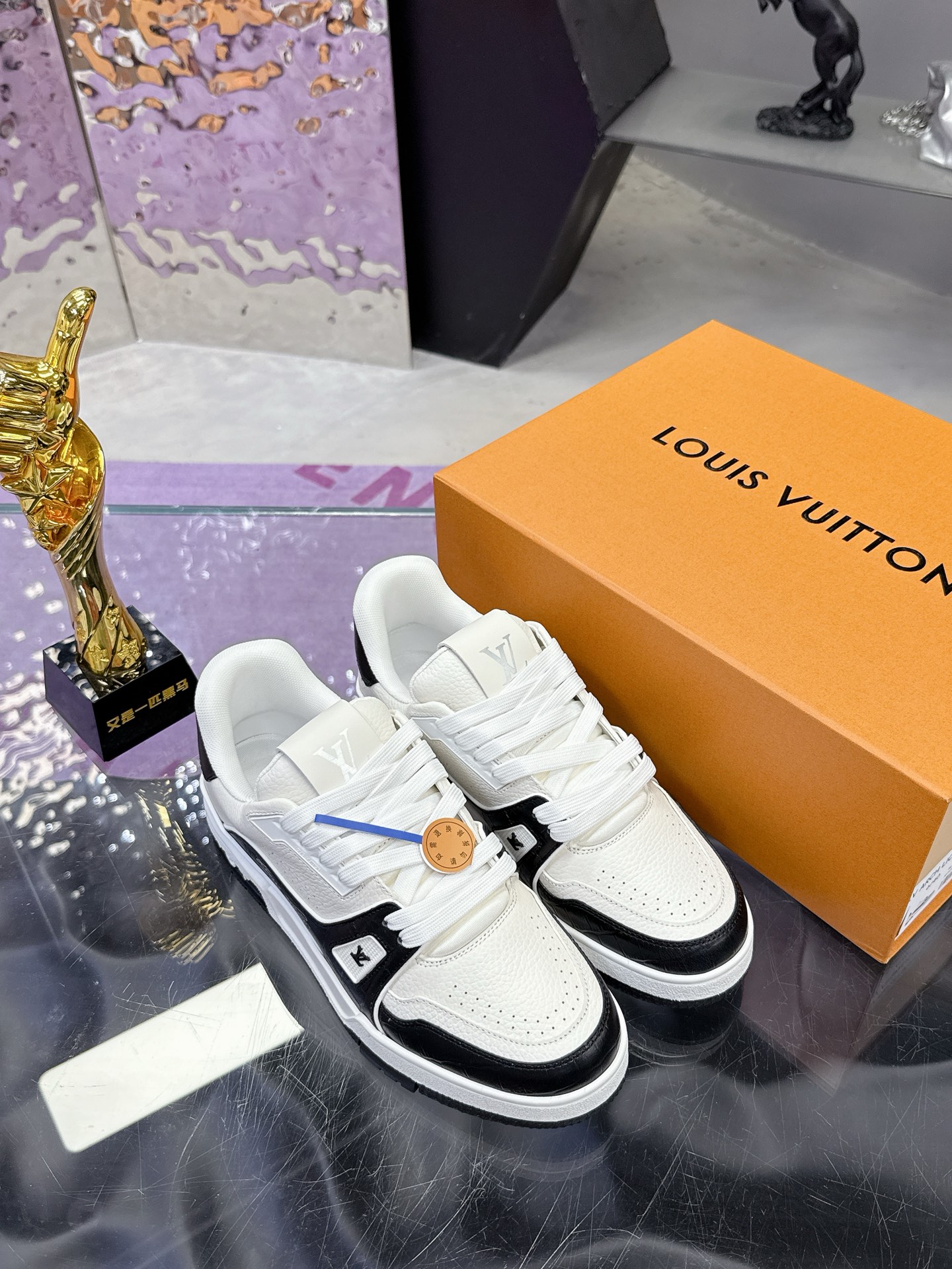 ルイ・ヴィトン LV Trainer Maxi スニーカー - 牛皮革・モノグラム花柄