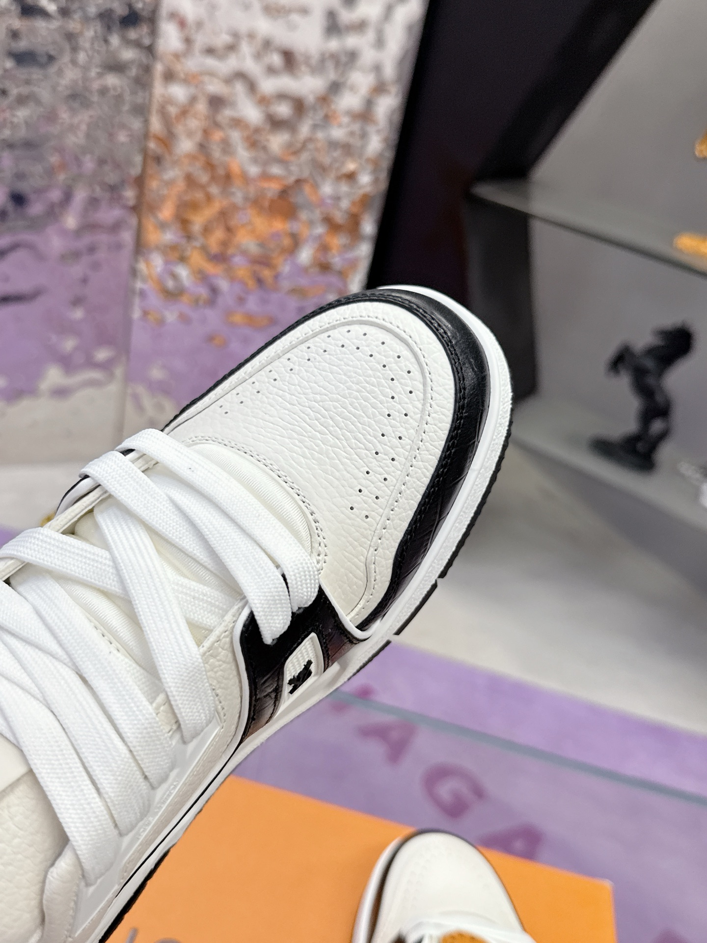 ルイ・ヴィトン LV Trainer Maxi スニーカー - 牛皮革・モノグラム花柄