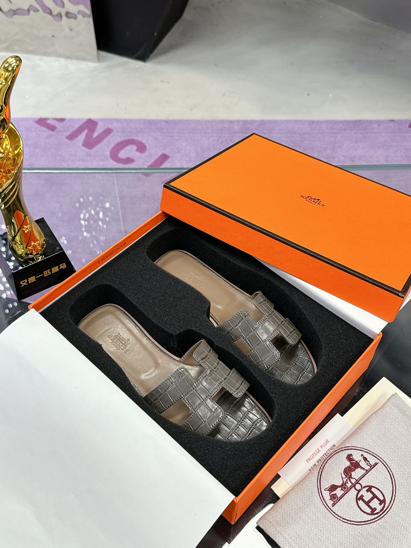 precio de fábrica: Hermès H zapatillas de red completa ventaja de la liberación de los bienes fuera 