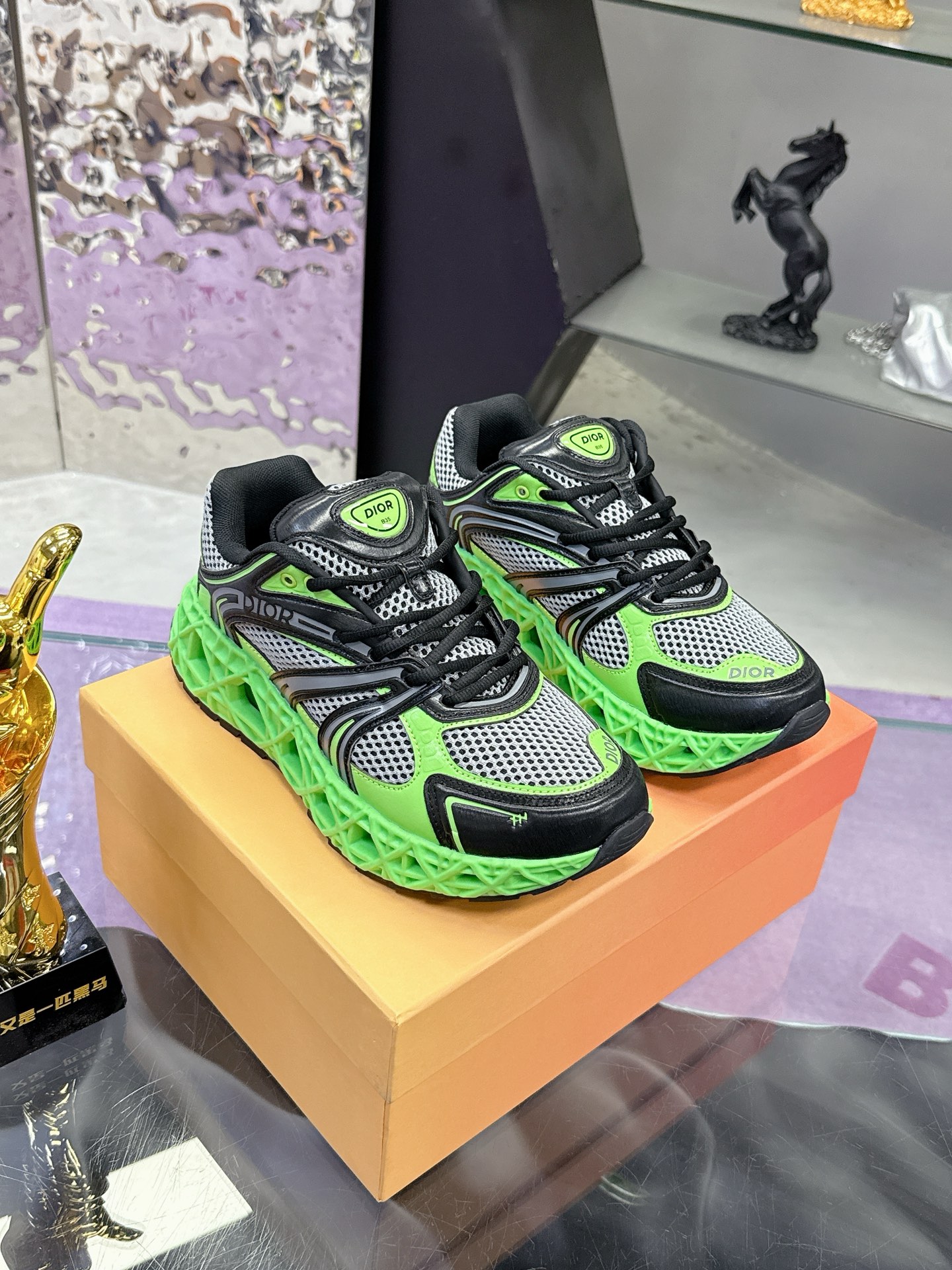 NO:423461,(Purchase Agent Edition) Dior Dior 25 new low-top sneakers are carefully crafted with imported mesh fabric, paired with curved rattan plaid injection-molded rubber to enhance the style, and a new interpretation of classic patterns and highlight the futuristic style. The tongue and front are decorated with Dior logo, and the eyelets highlight the style of hiking shoes. CD Diamond drawstrings highlight the charm of technology. The textured notched thick sole is carefully crafted with rubber to provide ideal grip and reinforce the heel to create a comfortable and extraordinary wearing experience. It can be matched with sportswear and casual outfits to create a refined look. Size: 39-44 (45 customized), casual shoes/sports shoes, dior, dior, sneakers19860909（代购版） 迪奥Dior25新款低帮运动鞋,采用进口网眼织物精心制作,搭配曲纹藤格纹注塑橡胶提升格调,全新演绎经典图案,彰显未来主义的风格.鞋舌和正面饰以Dior标志,孔眼突显徒步鞋的风格 CD Diamond抽绳彰显科技魅力.纹理凹口厚底采用橡胶精心制作,提供理想的抓地力,加固鞋跟缔造舒适非凡的穿着体验.可与运动服饰和休闲装扮搭配,打造精致造型. Size: 39-44（45定制）,休闲鞋/运动鞋,dior,dior,sneakers,Women's Shoes