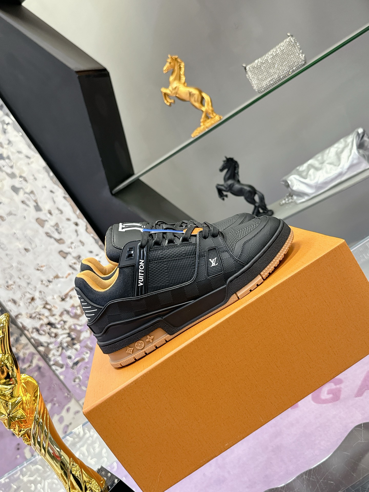 LV Trainer Maxi スニーカー - 高品質な牛皮革とMonogramデザイン