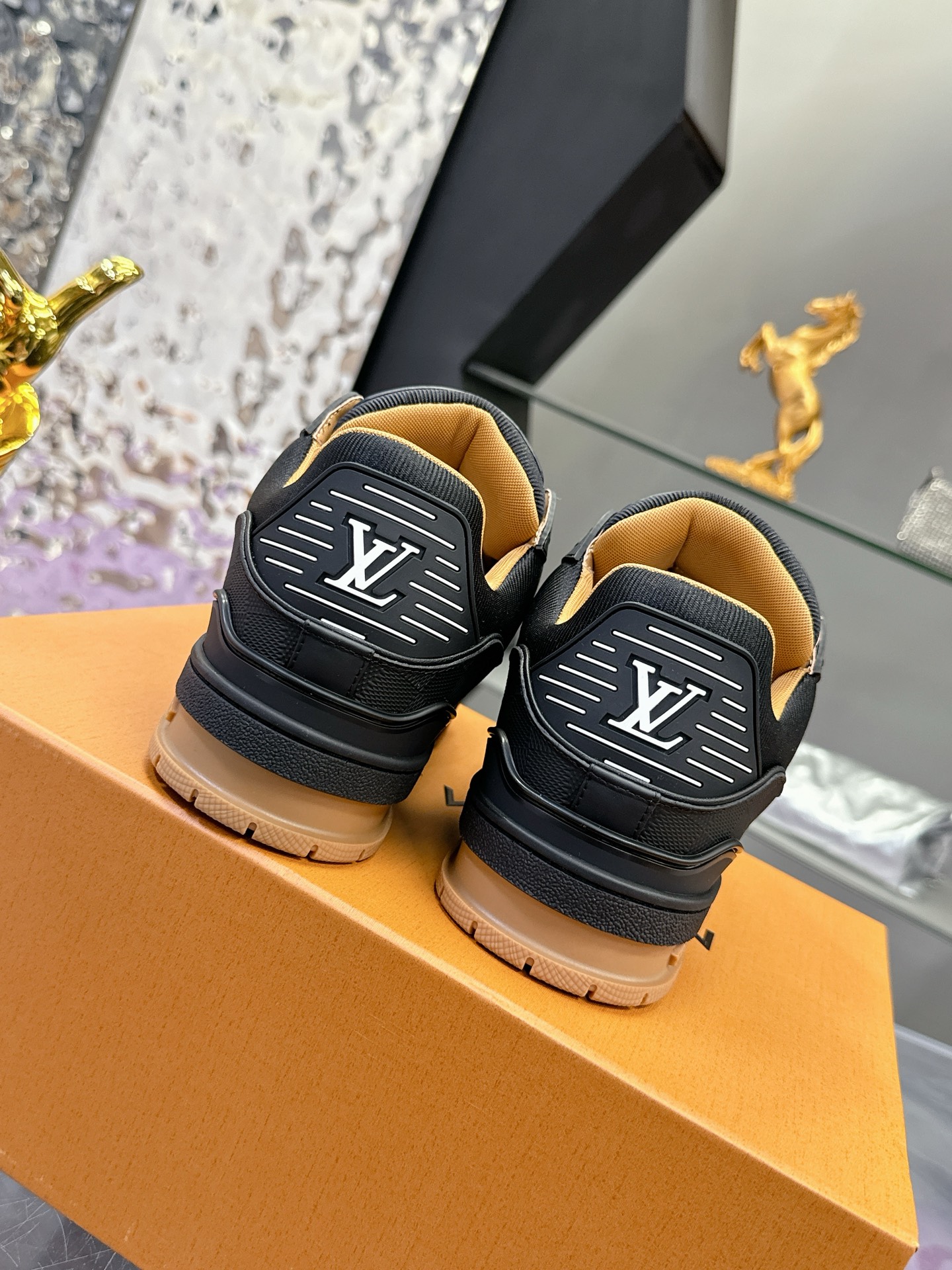 LV Trainer Maxi スニーカー - 高品質な牛皮革とMonogramデザイン