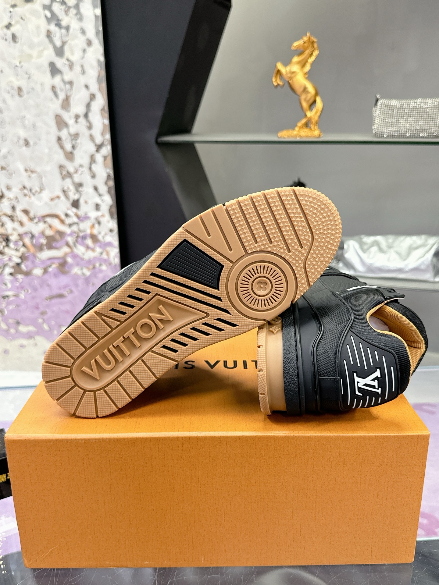 LV Trainer Maxi スニーカー - 高品質な牛皮革とMonogramデザイン