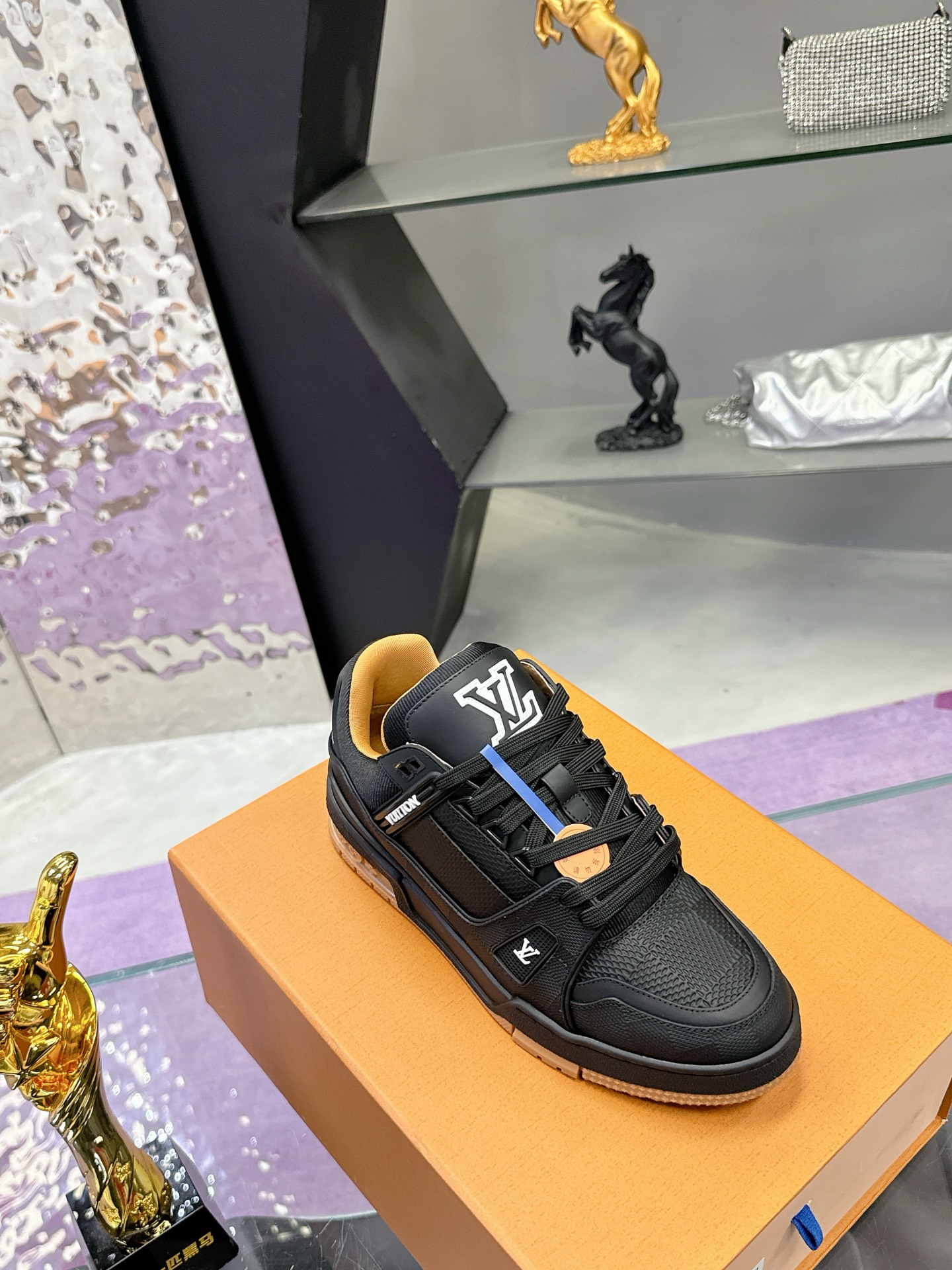 LV Trainer Maxi スニーカー - 高品質な牛皮革とMonogramデザイン