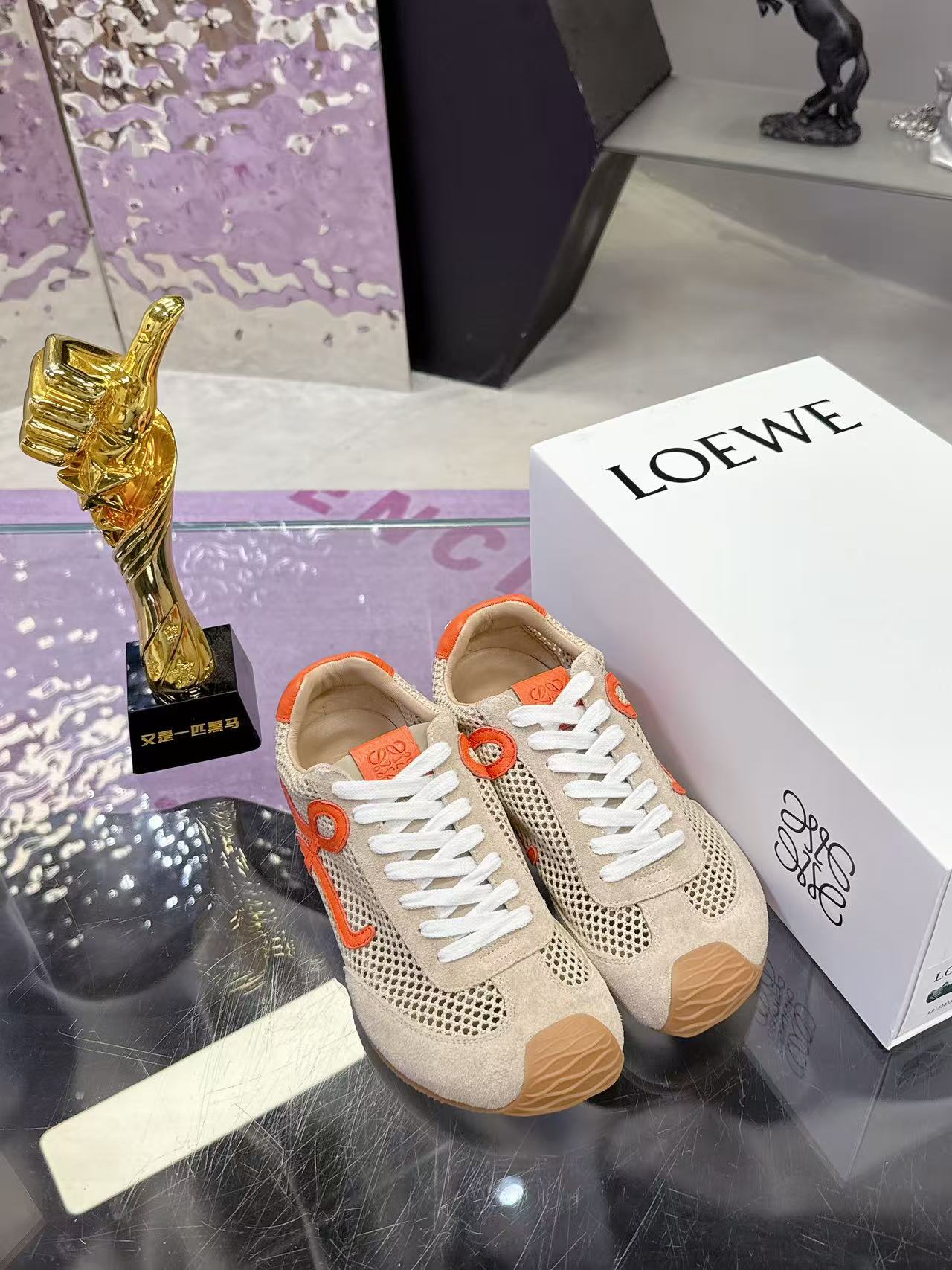 “Loewe Ballet Runner 2.0: Super Sticky Asymmetric Ballet Shoes with Enhanced Comfort and Design | Price: $576” - 图片 4