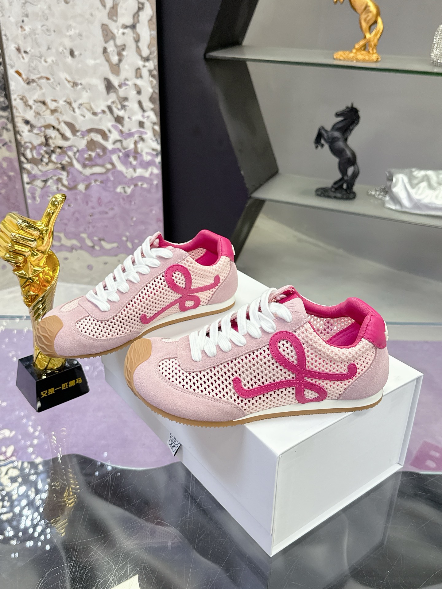 Title: Loewe Ballet Runner 2.0 Women’s Shoes Price: $576 Summary: Stylish ballet shoes with Loewe logo design, supersoft base, waveline rubber, and - 图片 3