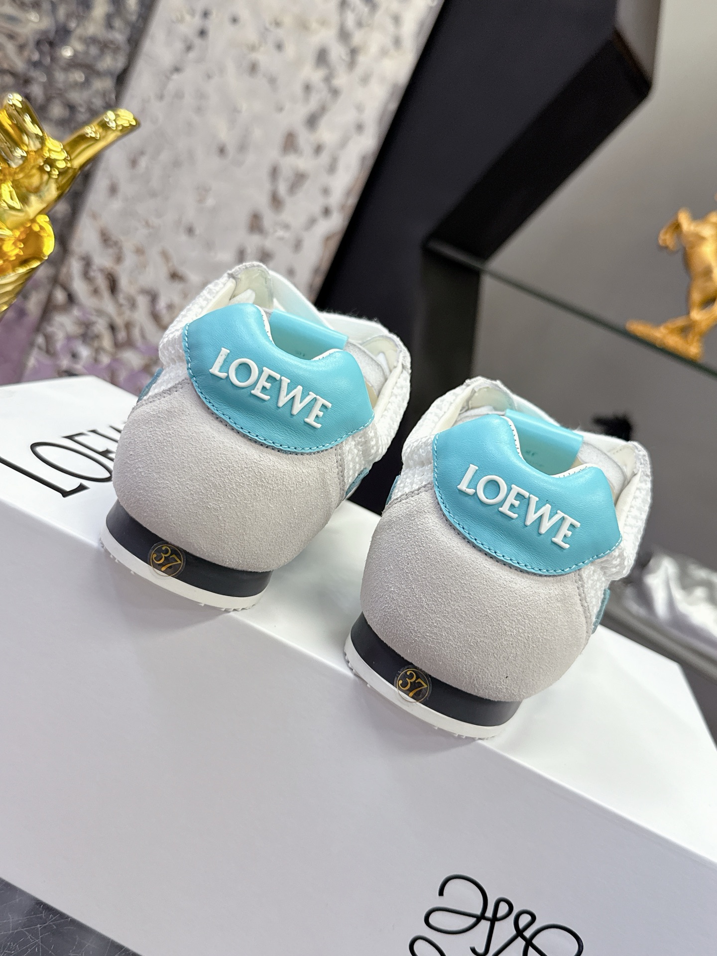“Loewe Ballet Runner 2.0: Super Sticky Asymmetric Ballet Shoes with New Waveline Rubber – 576 Price” - 图片 8