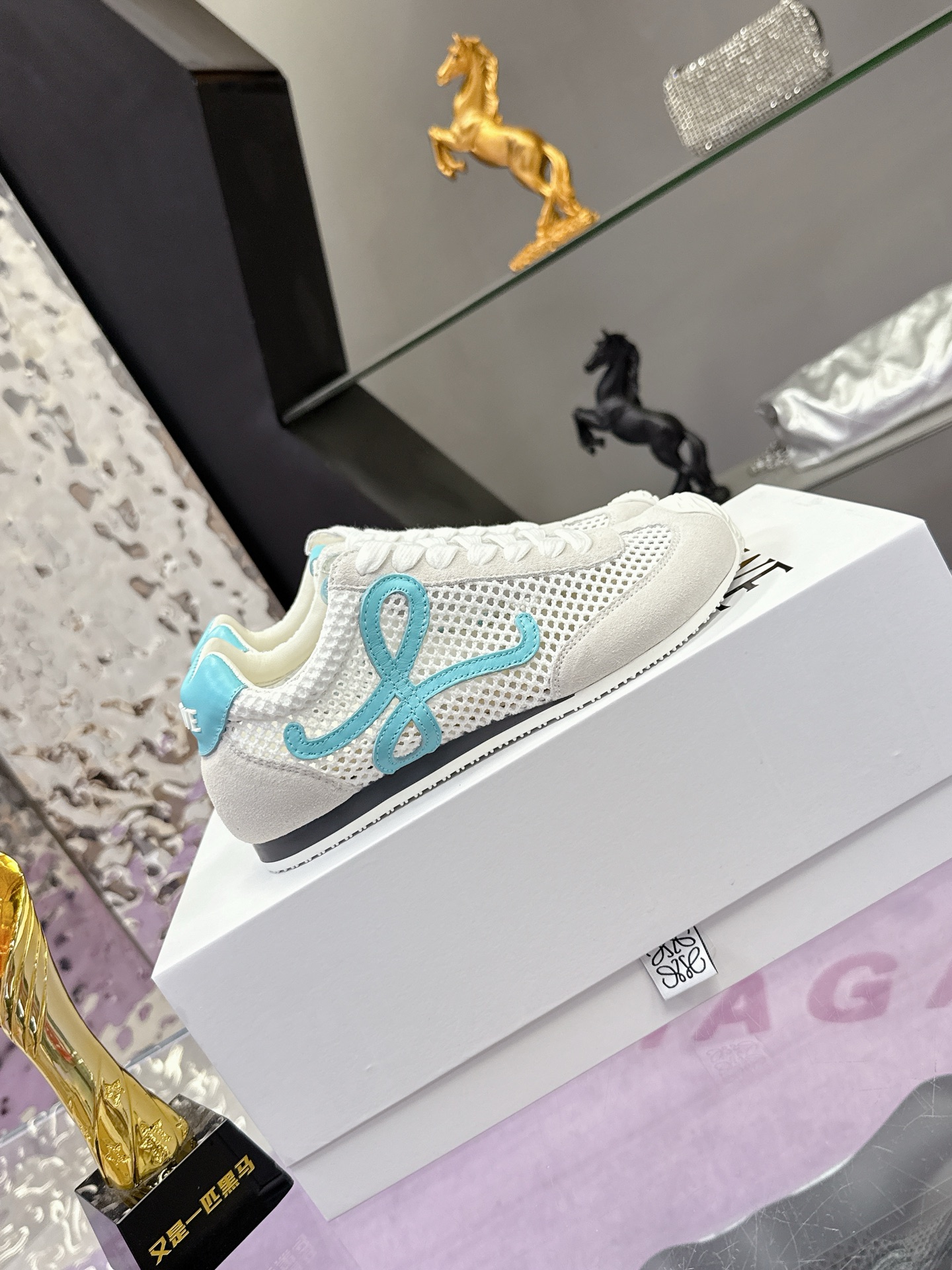 “Loewe Ballet Runner 2.0: Super Sticky Asymmetric Ballet Shoes with New Waveline Rubber – 576 Price” - 图片 2