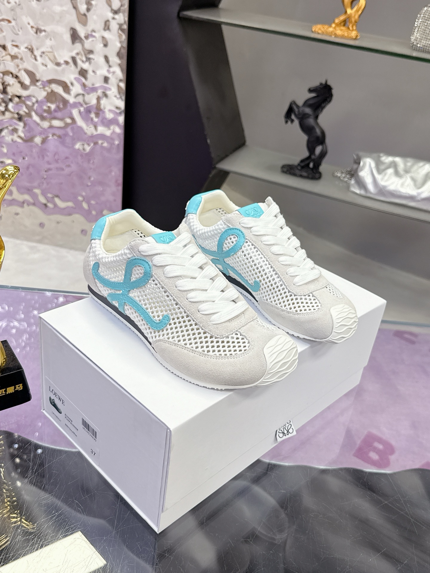 “Loewe Ballet Runner 2.0: Super Sticky Asymmetric Ballet Shoes with New Waveline Rubber – 576 Price” - 图片 1