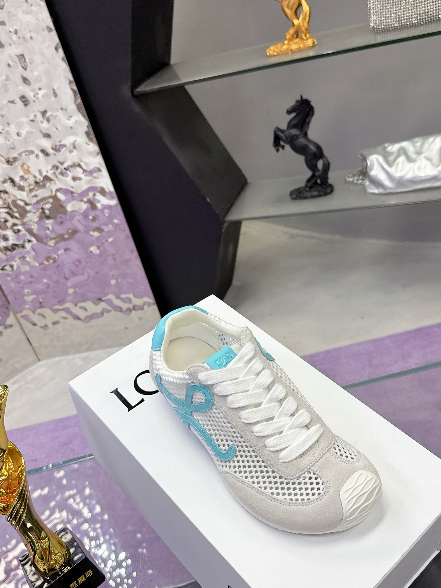 “Loewe Ballet Runner 2.0: Super Sticky Asymmetric Ballet Shoes with New Waveline Rubber – 576 Price” - 图片 5