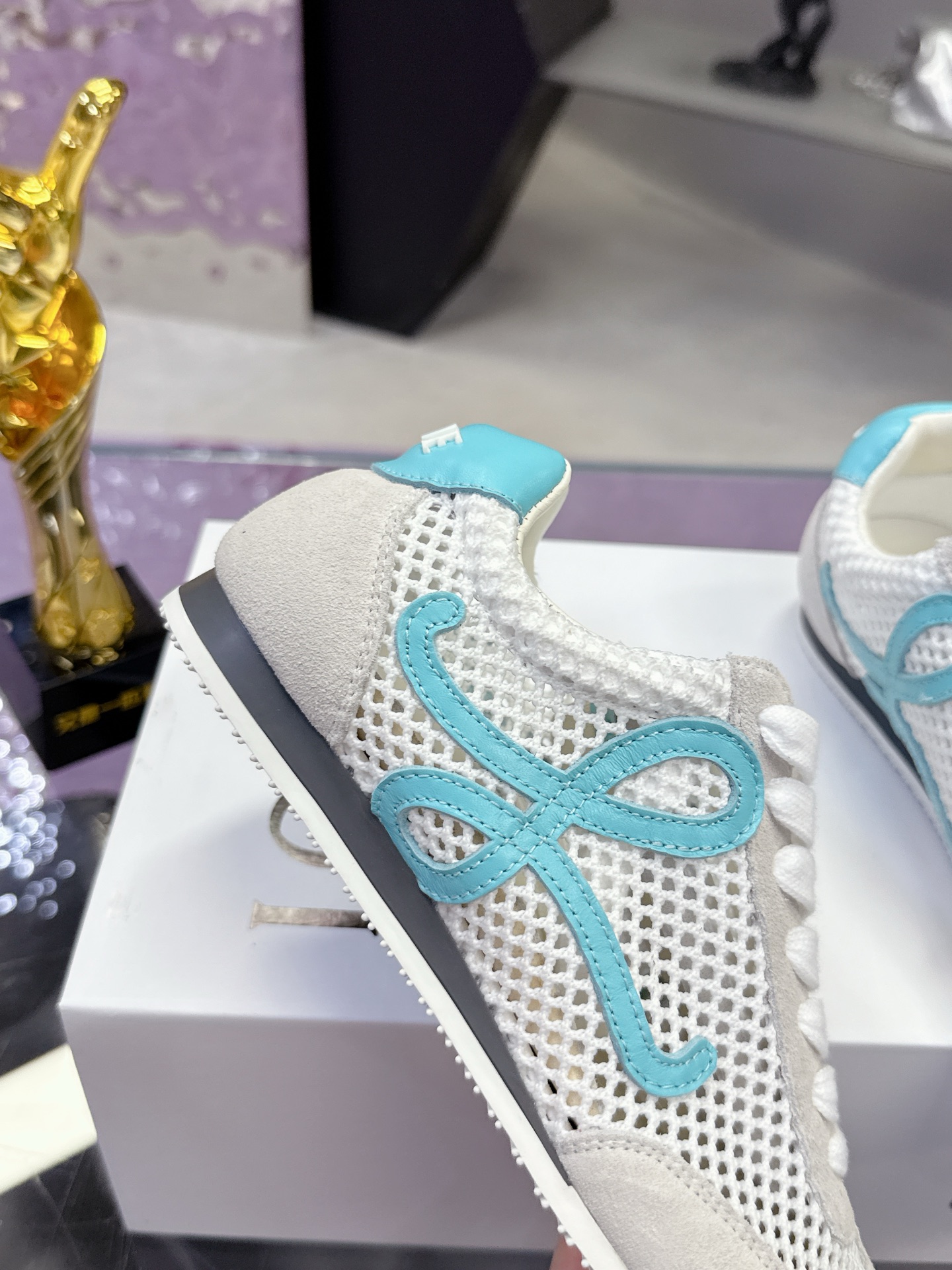 “Loewe Ballet Runner 2.0: Super Sticky Asymmetric Ballet Shoes with New Waveline Rubber – 576 Price” - 图片 6