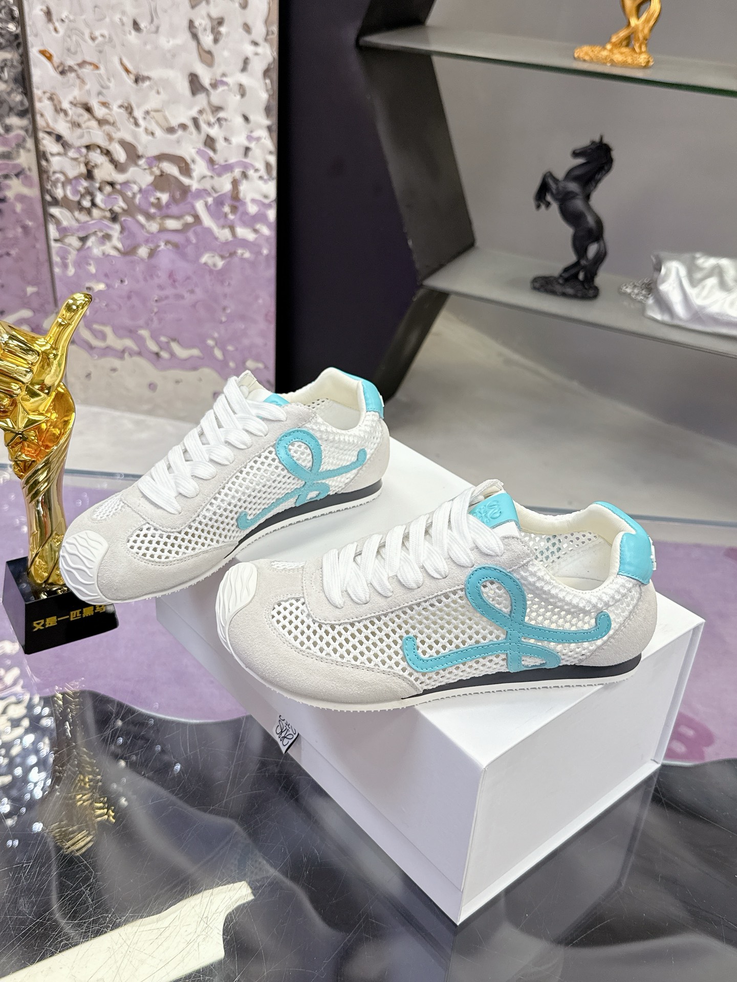 “Loewe Ballet Runner 2.0: Super Sticky Asymmetric Ballet Shoes with New Waveline Rubber – 576 Price” - 图片 3