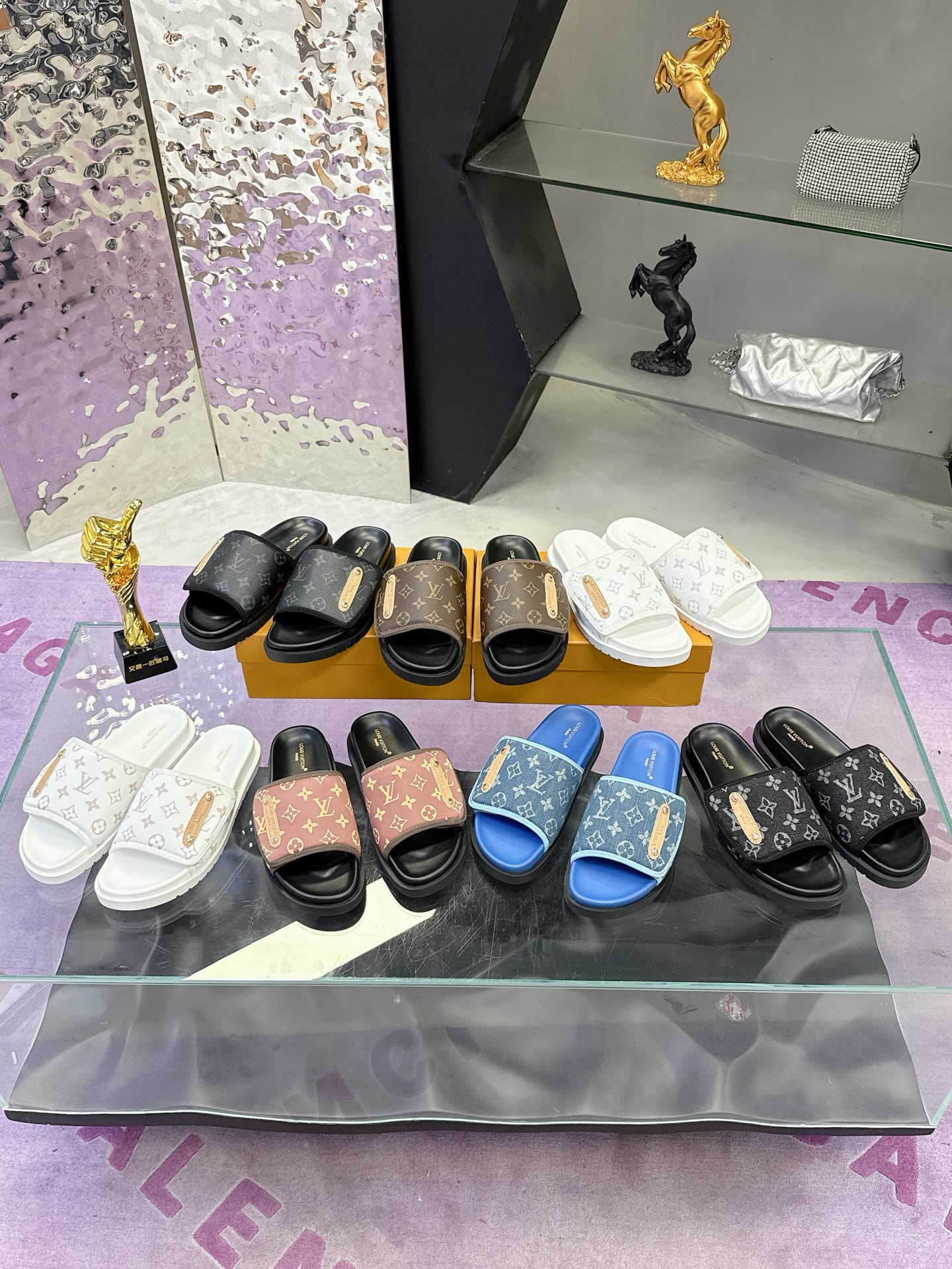 NO:413205,LV men's slippers new, slippers, louis vuitton, slippers19860909LV男士拖鞋 上新,拖鞋,louis vuitton,slippers,Women's Shoes