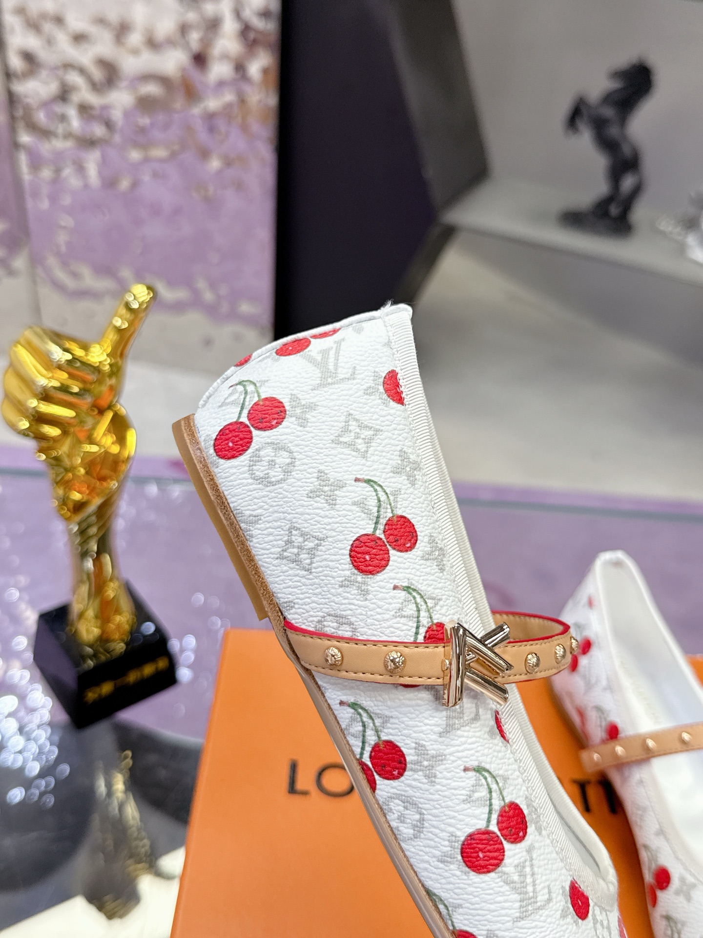 “Louis Vuitton Springshar Single Shoe Series: Premium Sheep and Cattle Skin Shoes with Hand-Sewn Details” - 图片 8