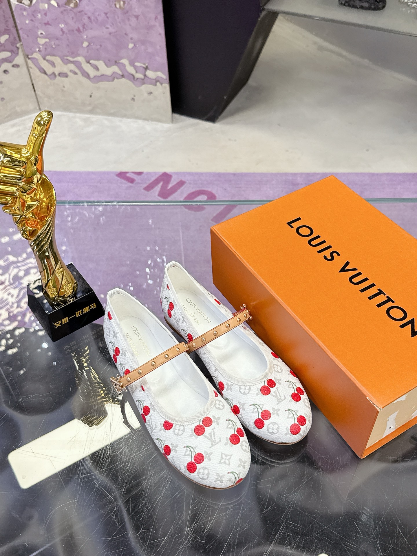 “Louis Vuitton Springshar Single Shoe Series: Premium Sheep and Cattle Skin Shoes with Hand-Sewn Details” - 图片 3