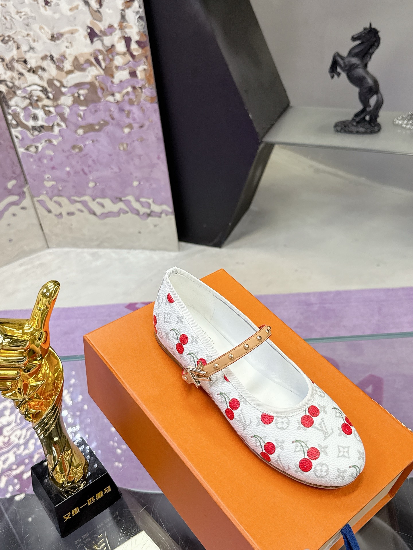 “Louis Vuitton Springshar Single Shoe Series: Premium Sheep and Cattle Skin Shoes with Hand-Sewn Details” - 图片 5