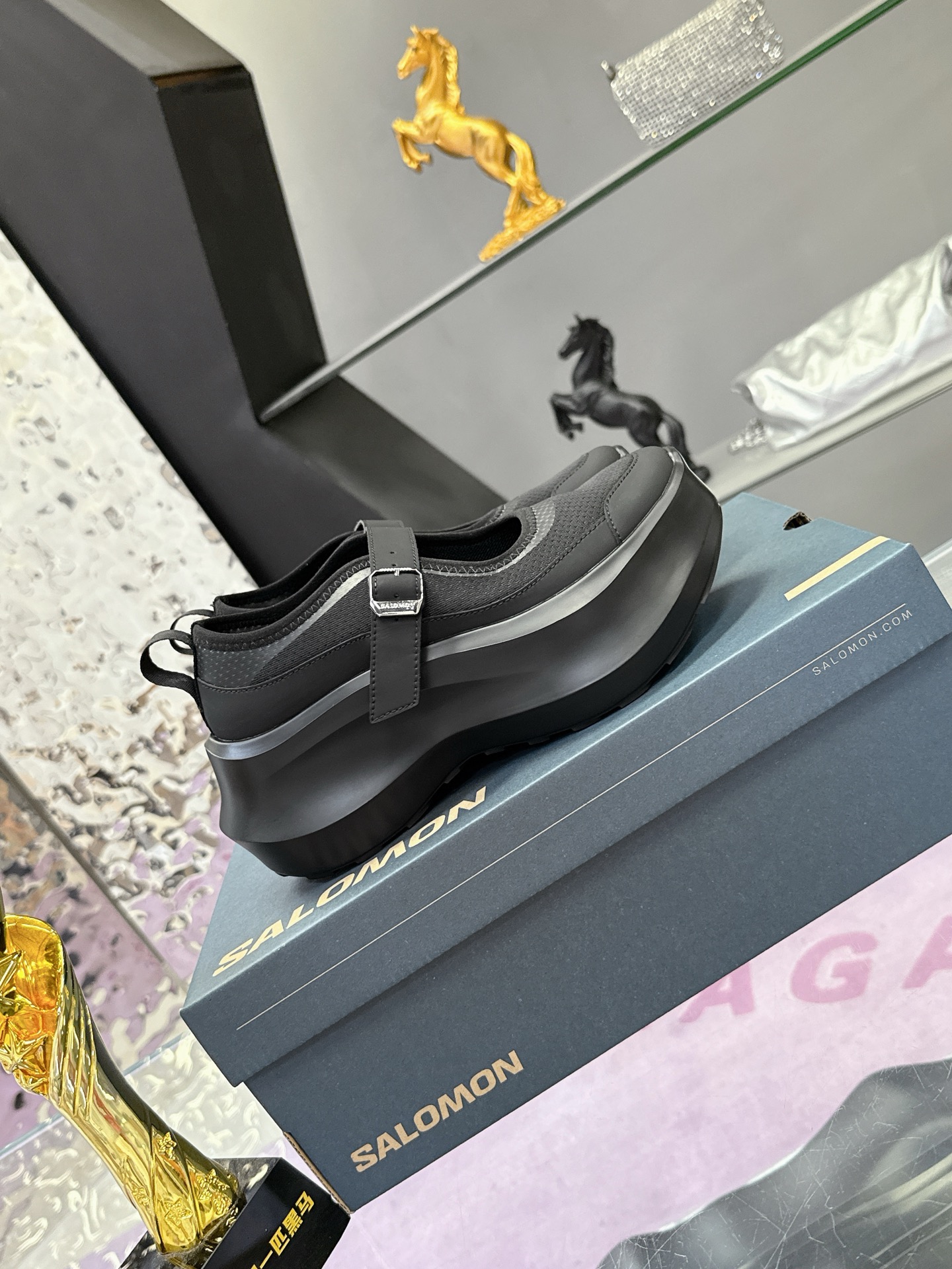 “600Females Sneakers: Comme des Garcons x Salomon Mary Jane, Size 35-40, Original Packaging” - 图片 2