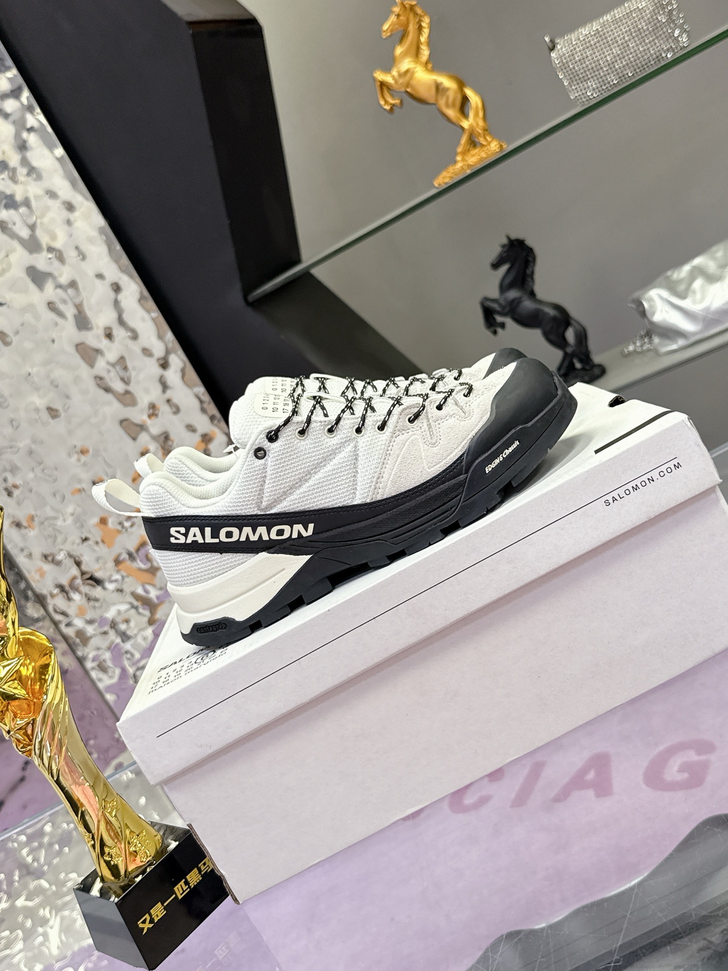 Salomon x MM6 Joint Magella X-Alp Series Sneakers Specifications: Price, Edition, Fabric, Sole, Sizes. - 图片 2