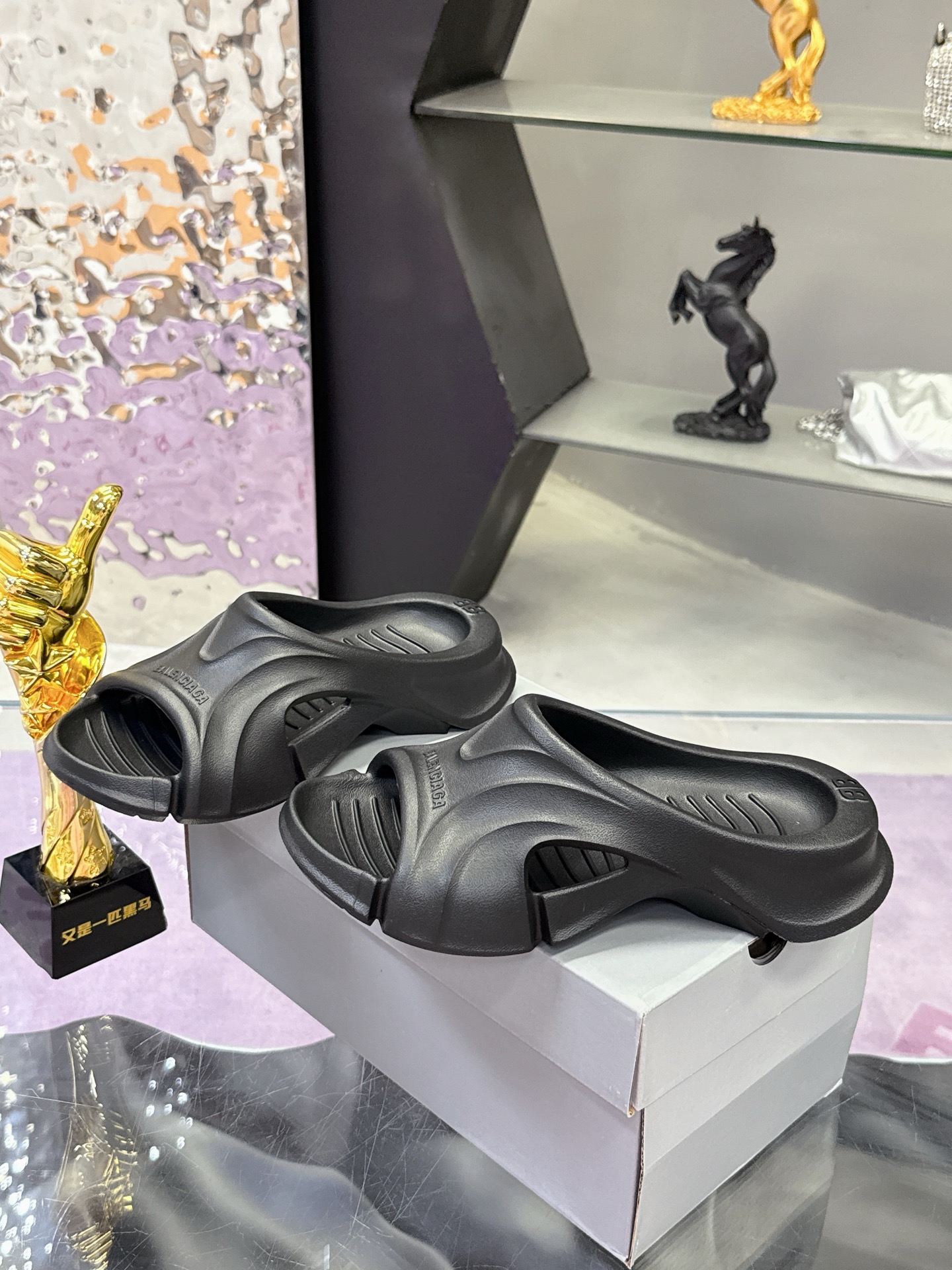 Title: Balenciaga Logo Pool Slides Summer Sandal Slippers Price: 288Couples, Real Sneakers Summary: Balenciaga Parisian Logo Pool Slides, trendy summer sandals - 图片 3