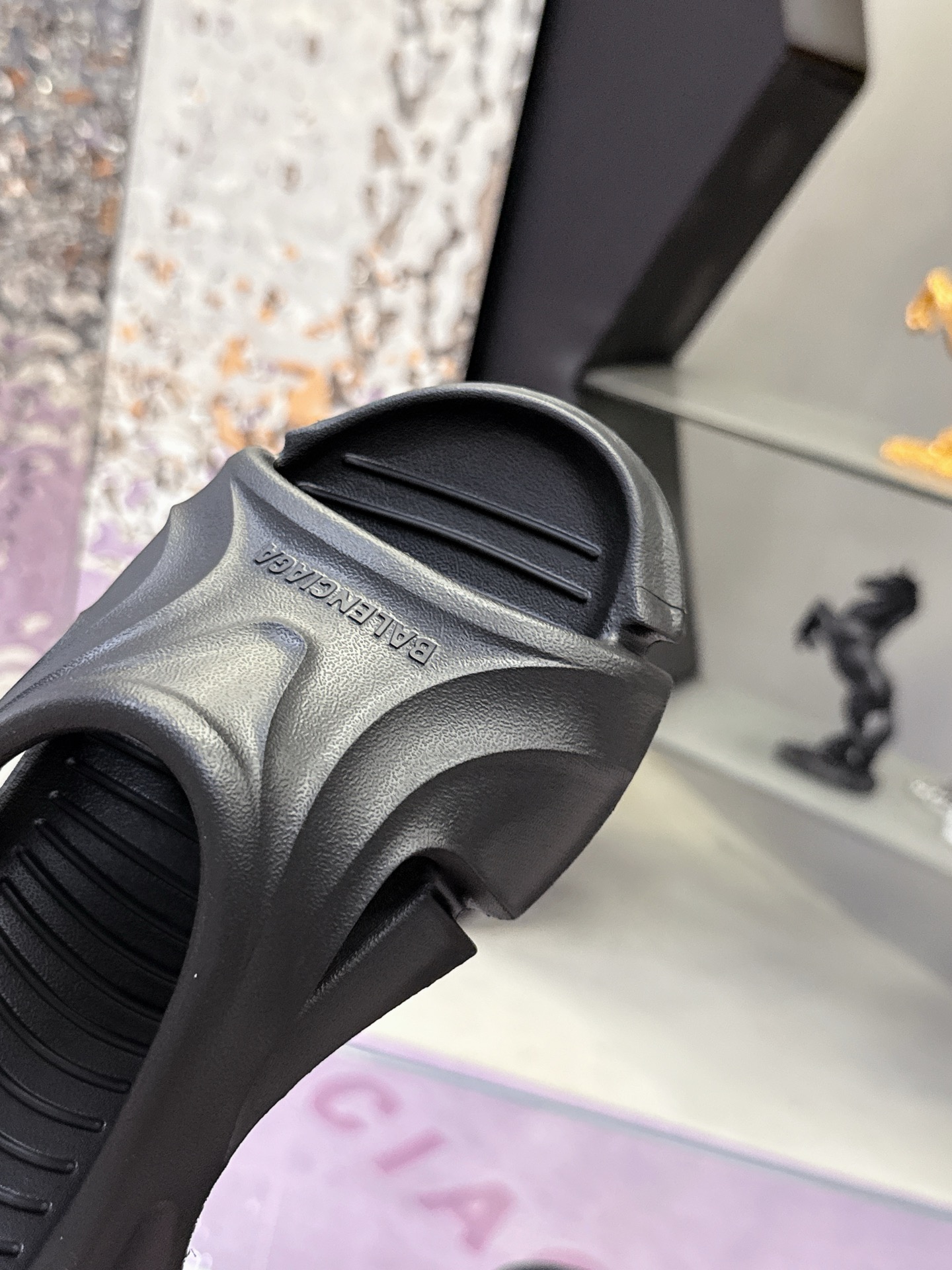 Title: Balenciaga Logo Pool Slides Summer Sandal Slippers Price: 288Couples, Real Sneakers Summary: Balenciaga Parisian Logo Pool Slides, trendy summer sandals - 图片 6