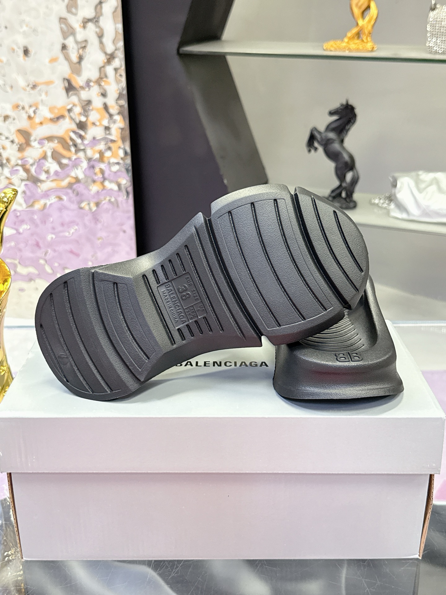 Title: Balenciaga Logo Pool Slides Summer Sandal Slippers Price: 288Couples, Real Sneakers Summary: Balenciaga Parisian Logo Pool Slides, trendy summer sandals - 图片 9