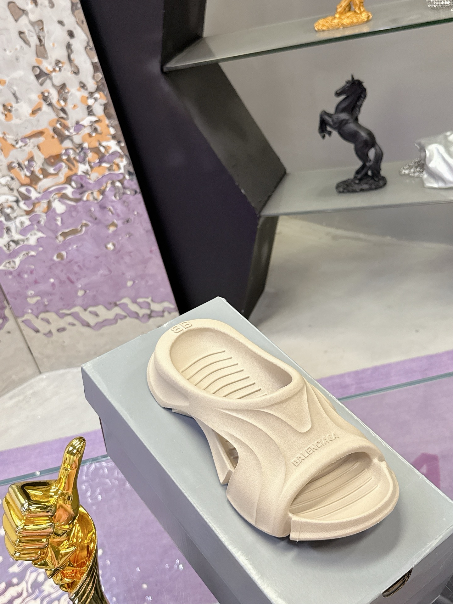 Balenciaga Parisian Logo Pool Slides: Summer Sandal Slippers Price, Sizes 36-45, 288 Couples – Review & Style Guide - 图片 5