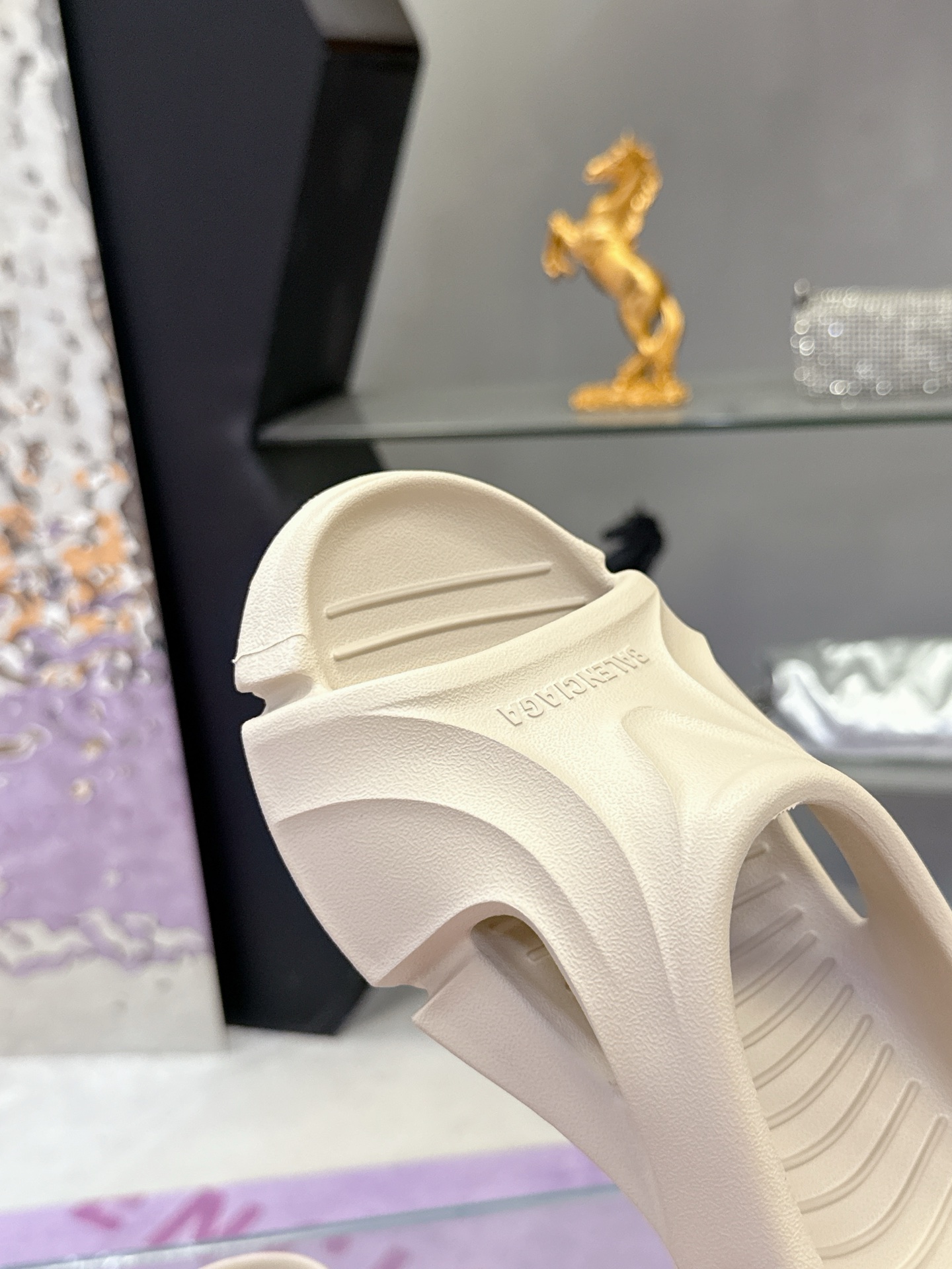 Balenciaga Parisian Logo Pool Slides: Summer Sandal Slippers Price, Sizes 36-45, 288 Couples – Review & Style Guide - 图片 6