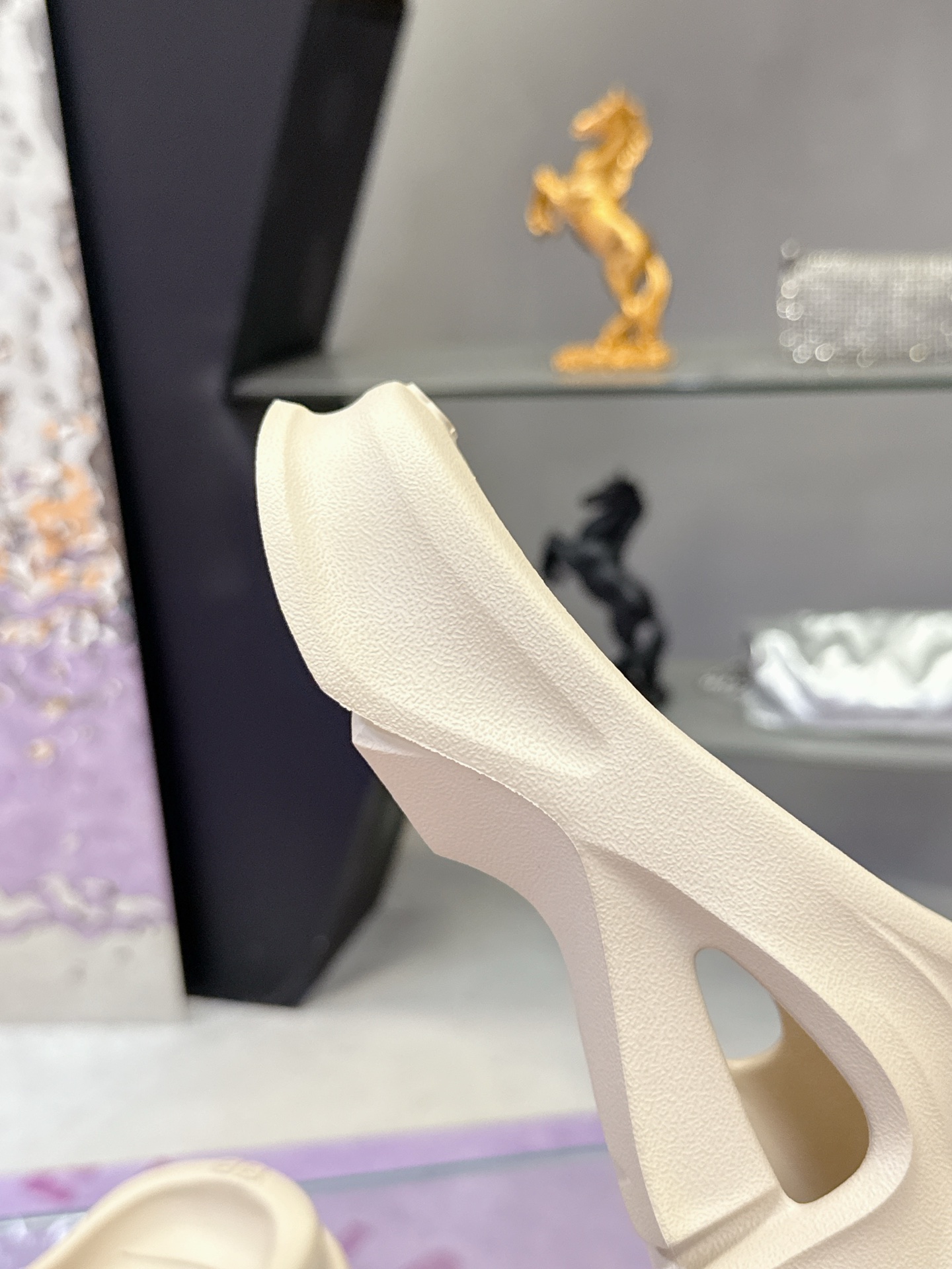 Balenciaga Parisian Logo Pool Slides: Summer Sandal Slippers Price, Sizes 36-45, 288 Couples – Review & Style Guide - 图片 9