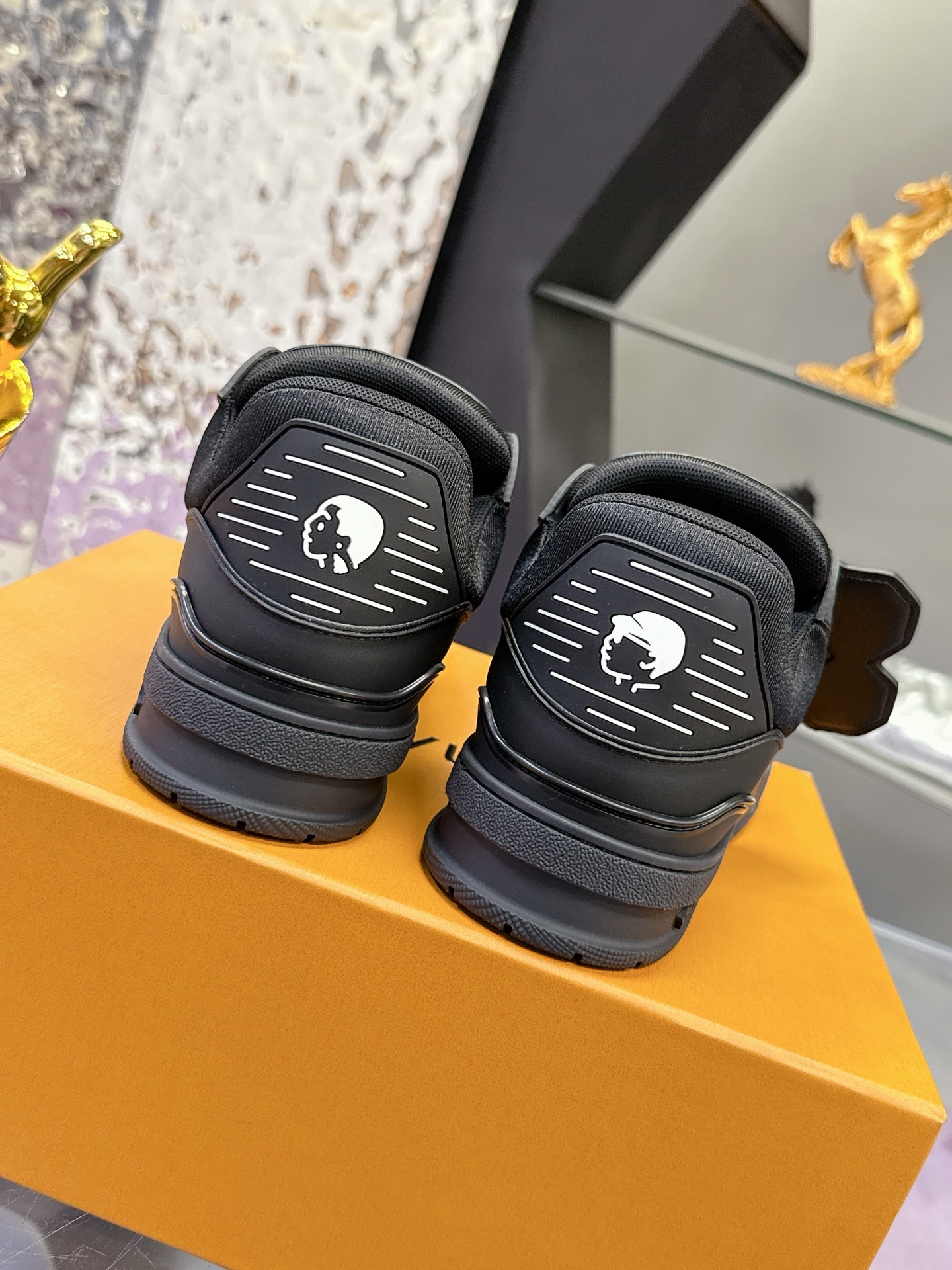 Louis Vuitton 本款 LV Trainer 运动鞋致意 Pharrell Williams 与 Nigo 在 2025 秋冬男装秀场的联袂合作