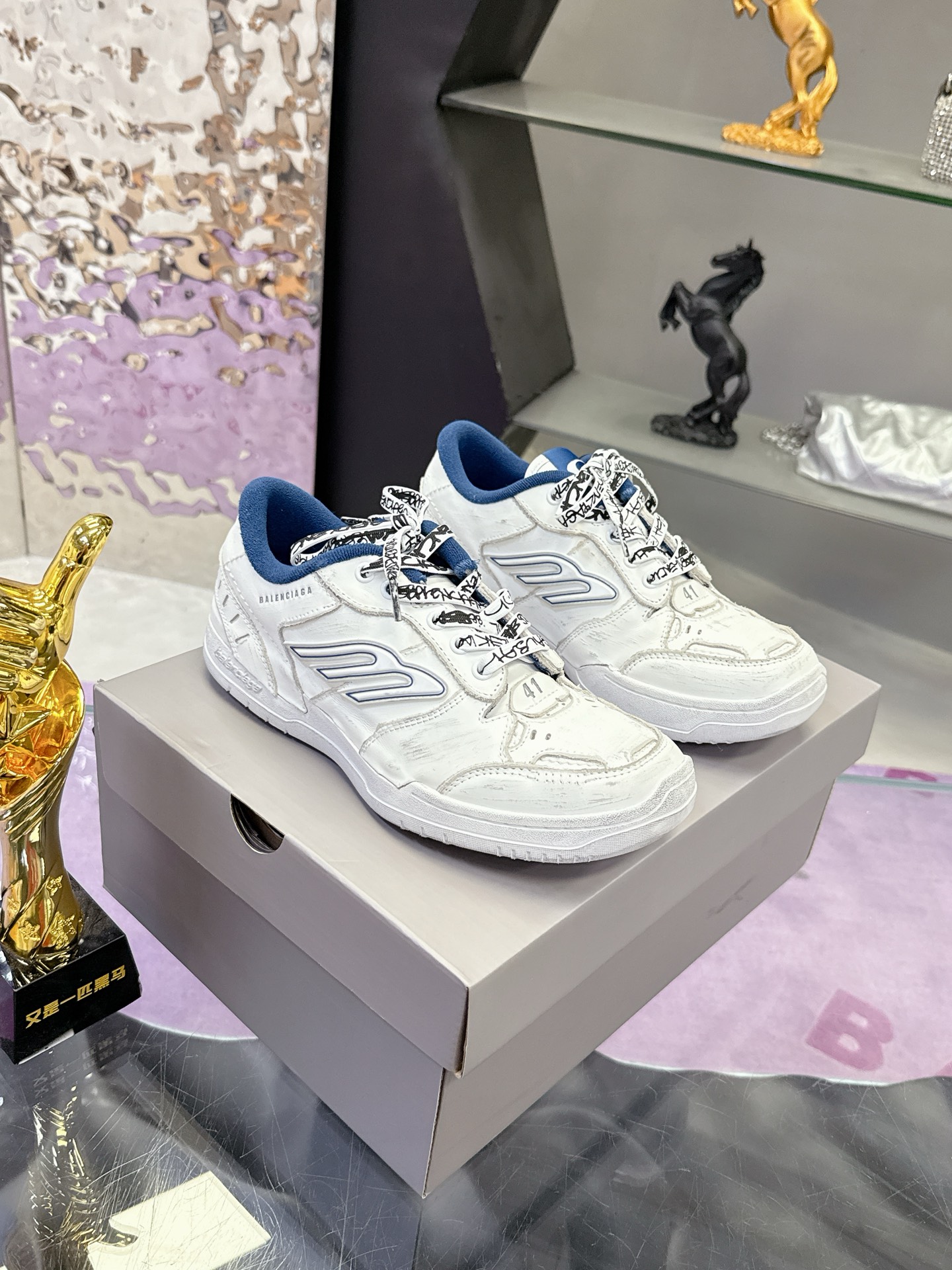 Balenciaga Paris Family’s Autumn/Winter Hamp Tons Sneakers: Unique Retro Style with Parisian B Sign – Price & Details - 图片 1
