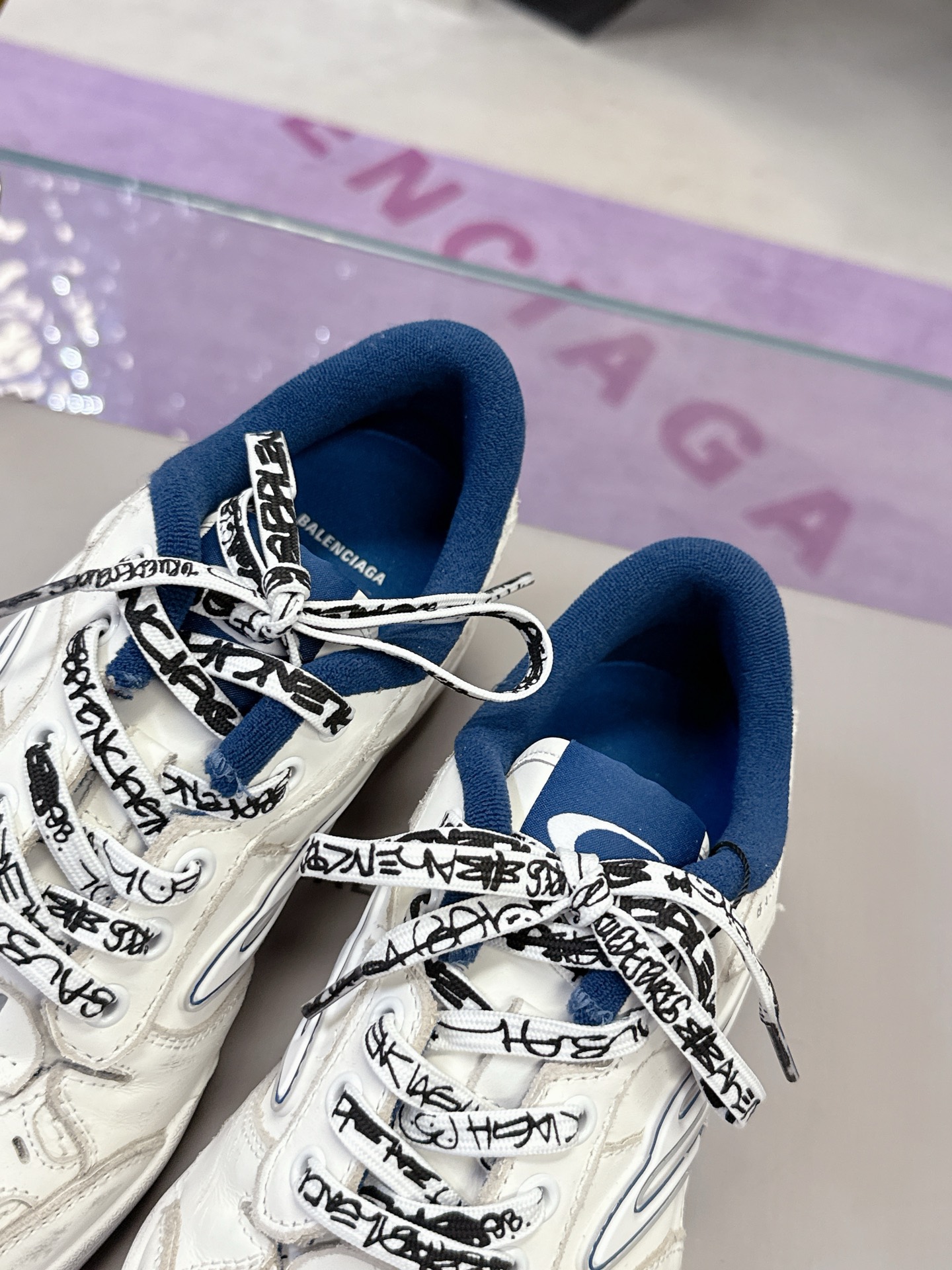 Balenciaga Paris Family’s Autumn/Winter Hamp Tons Sneakers: Unique Retro Style with Parisian B Sign – Price & Details - 图片 8