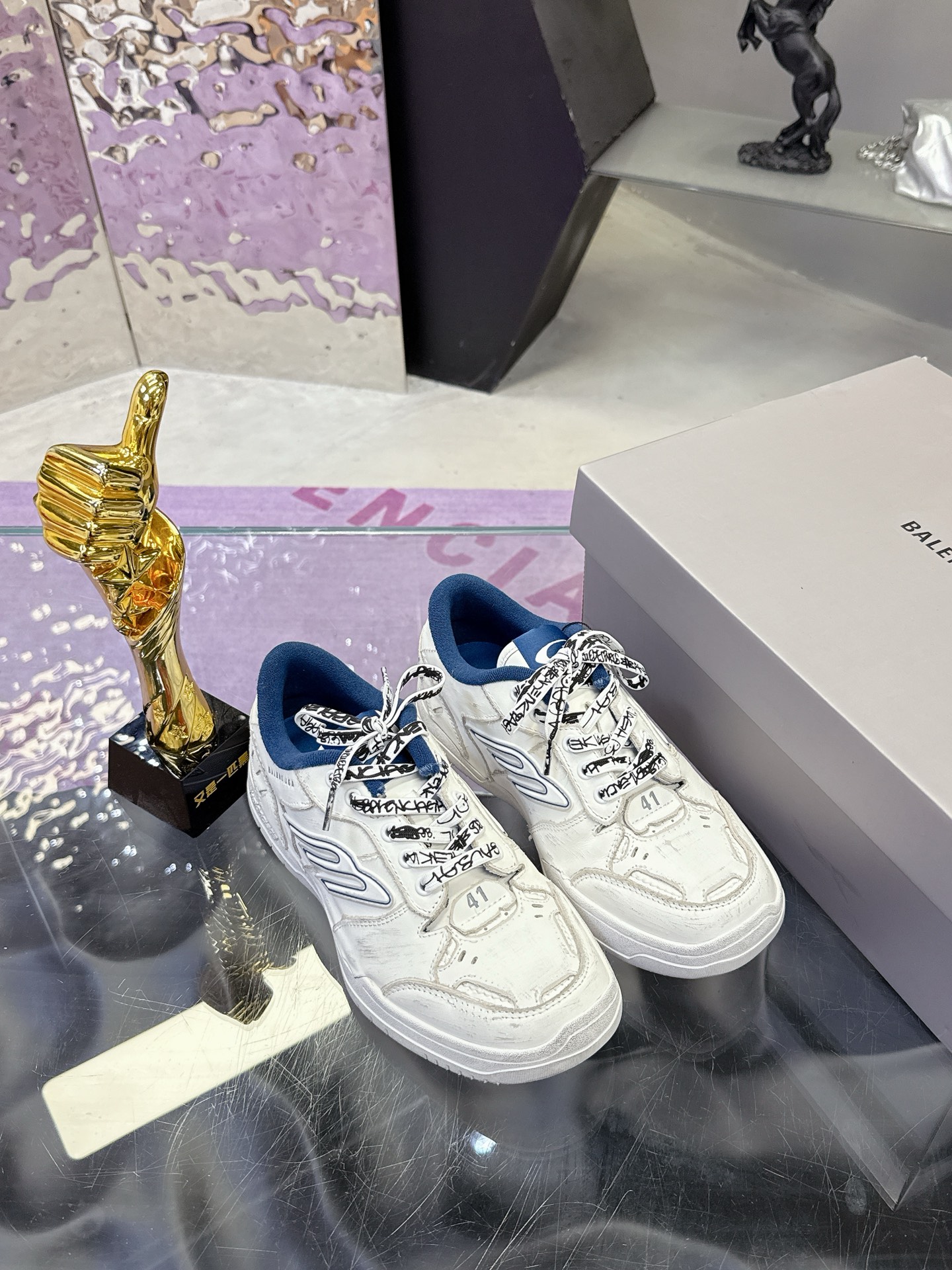 Balenciaga Paris Family’s Autumn/Winter Hamp Tons Sneakers: Unique Retro Style with Parisian B Sign – Price & Details - 图片 4